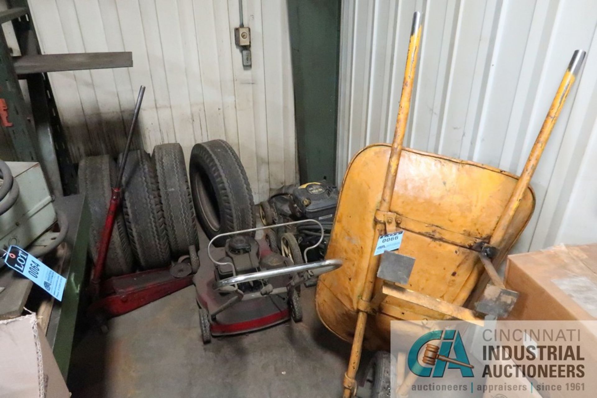 (LOT) PUSH MOWERS & WHEEL BARROW - **NO FLOOR JACK**