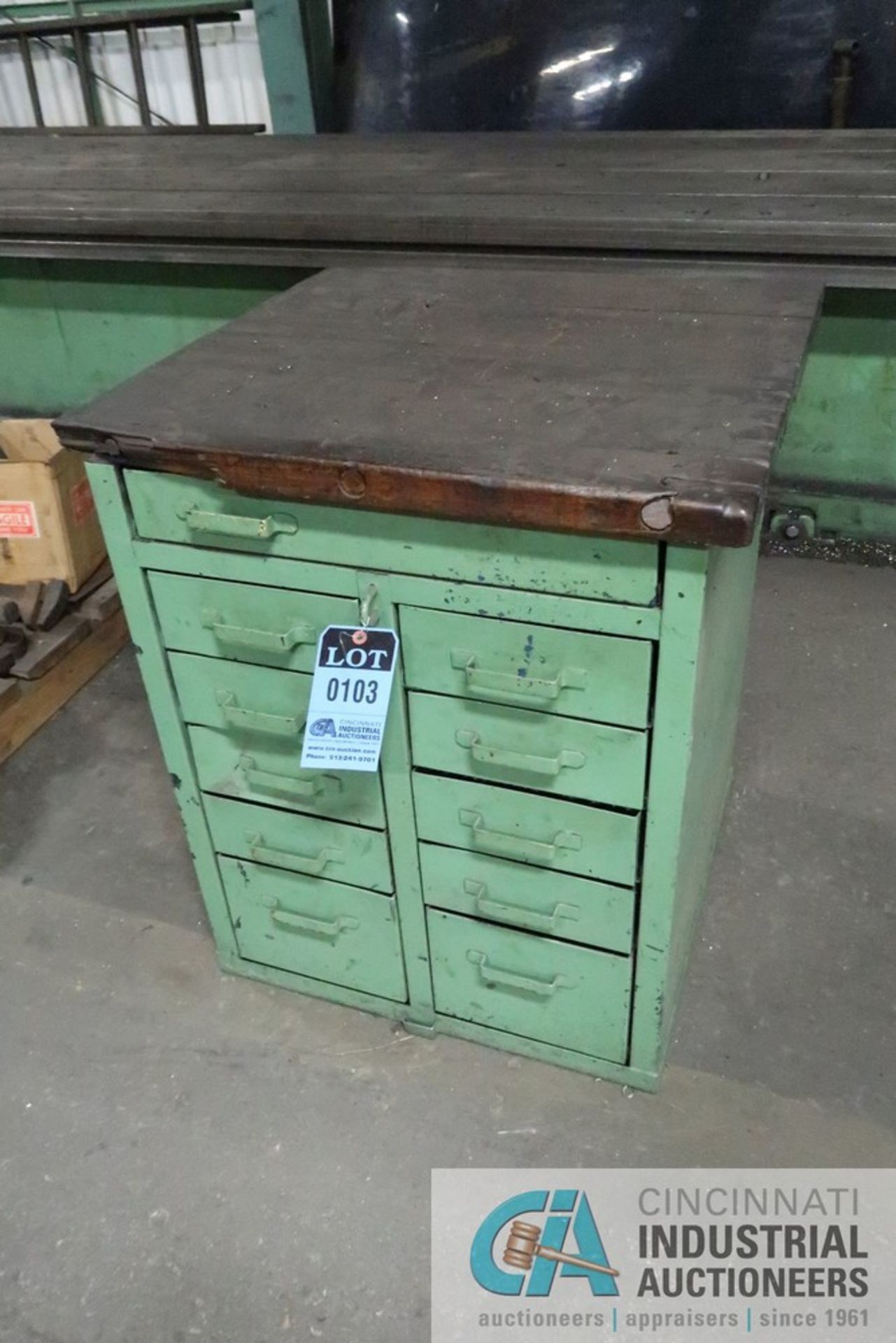 (LOT) CABINET WITH TOOLING