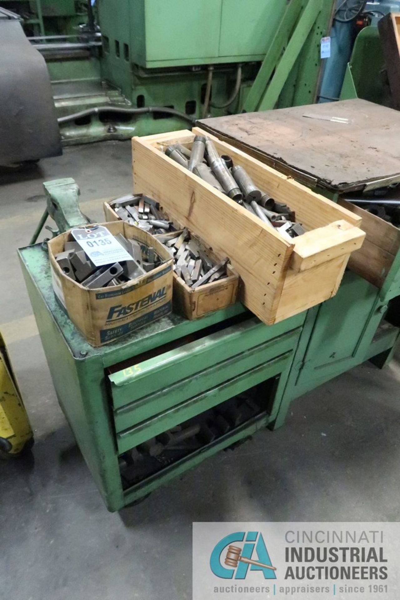(LOT) CABINET WITH TOOLING; COLLETS, CEMENTED CUTTERS