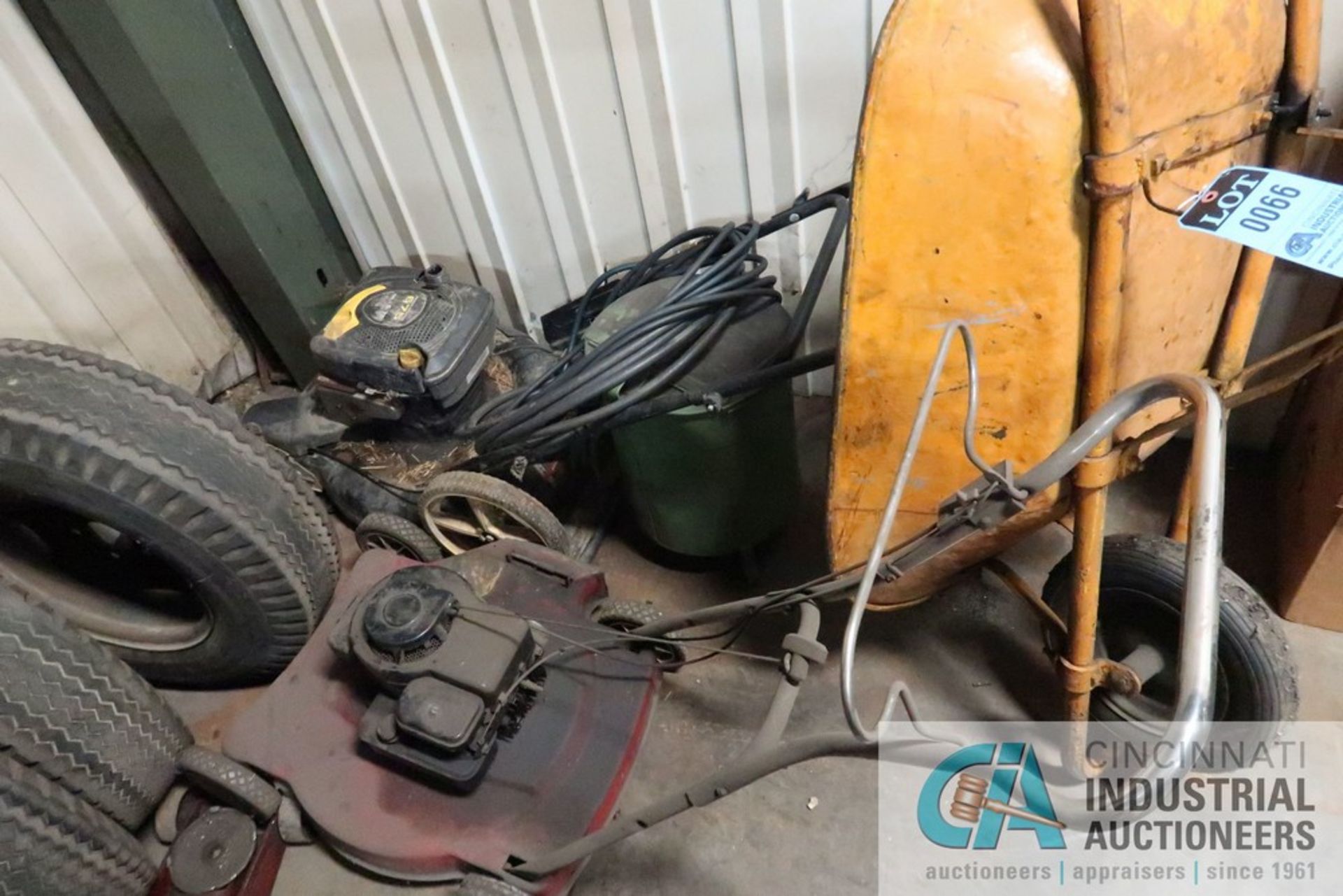 (LOT) PUSH MOWERS & WHEEL BARROW - **NO FLOOR JACK** - Image 3 of 3