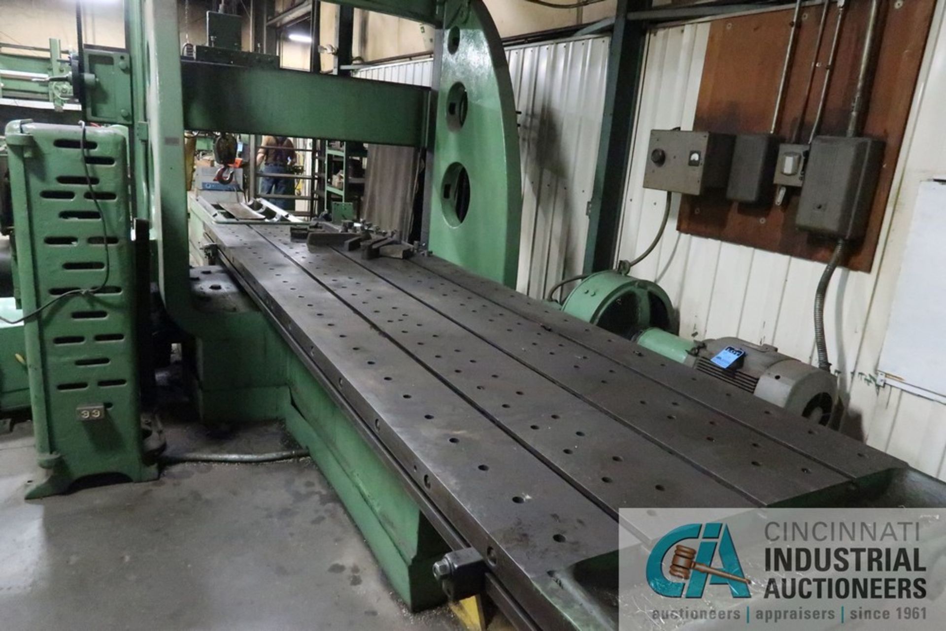 GRAY BRIDGE TYPE PLANER MILL; S/N 387, 72" BETWEEN SIDE FRAMES, 49-1/2" X 168" TABLE, 20 HP, WIDENED - Image 3 of 11