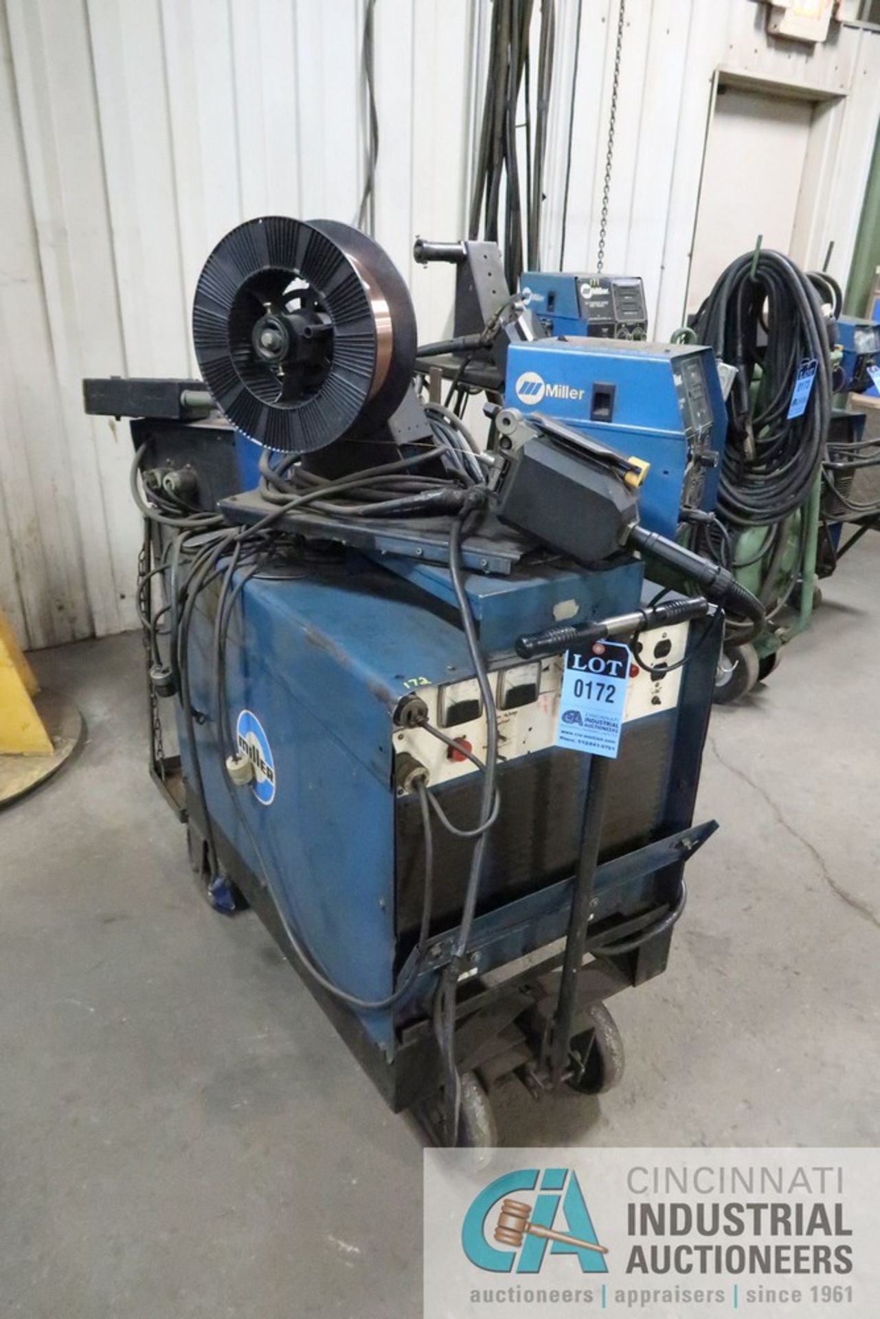MILLER WELDING POWER SOURCE WITH MILLER 24V CONSTANT SPEED WIRE FEEDER AND SPOOLMATIC FEEDER GUN