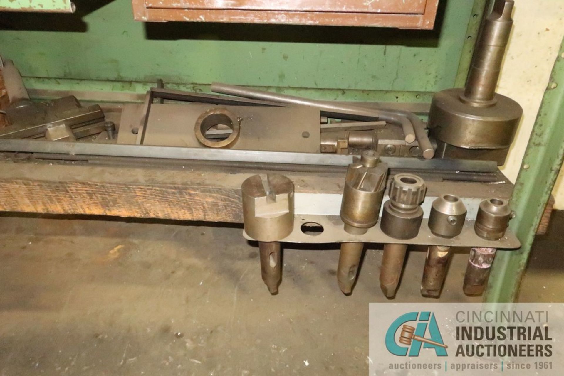 (LOT) BENCH AND RACK WITH BORING MILL TOOLING; TOOL HOLDERS, MILL CUTTERS - Image 5 of 8