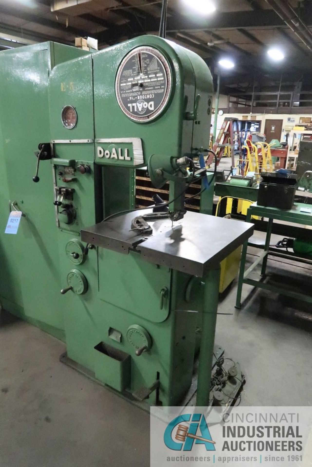 16" DOALL MODEL 16-2 CONTOUR VERTICAL BAND SAW; S/N 45-56703, 24" X 24" TABLE, BAND WELDER