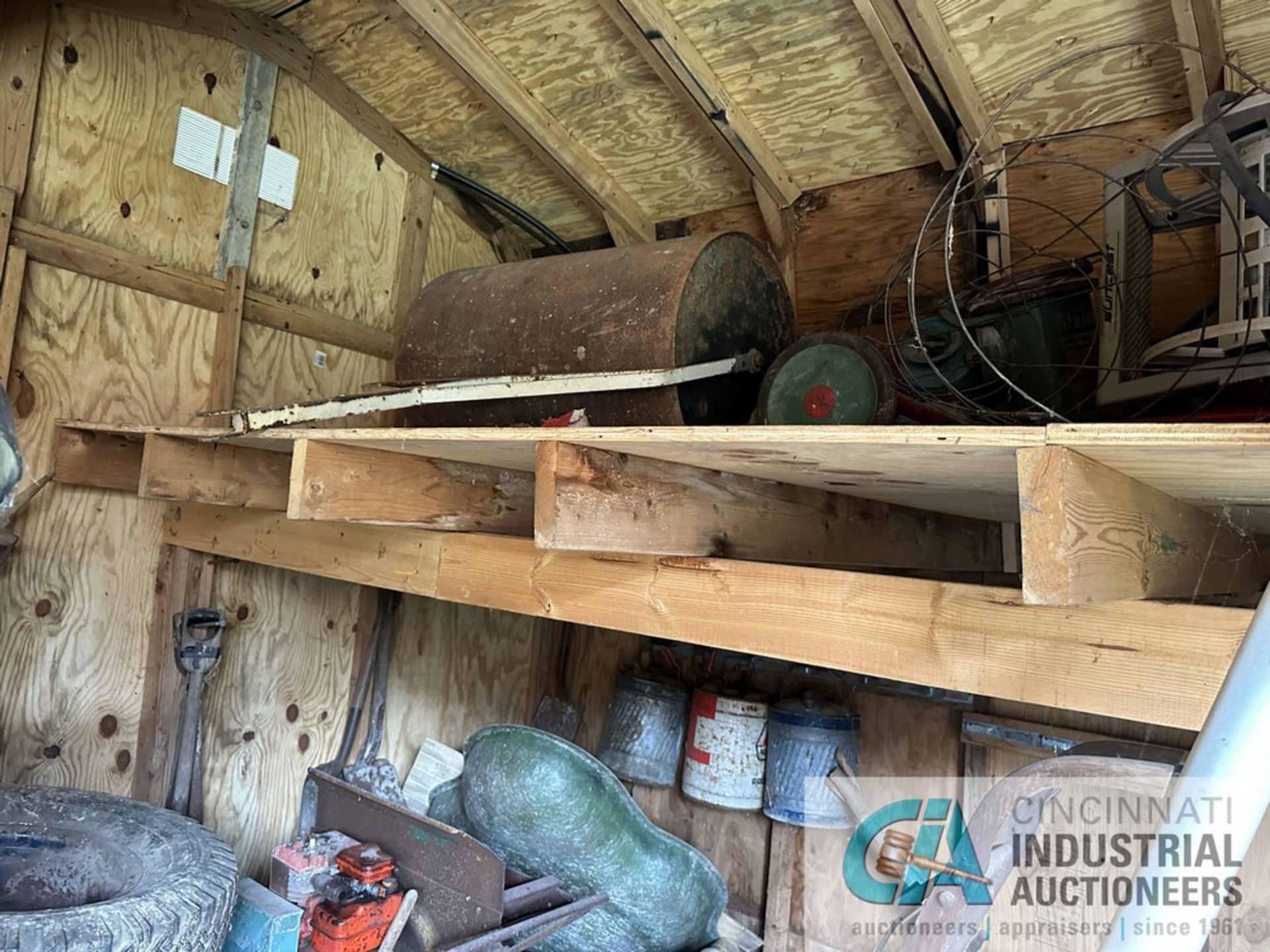 (LOT) CONTENTS OF SHED CONSISTING OF LANDSCAPE POWER EQUIPMENT PVC, GARDEN HOSE, STEPLADDERS * - Image 17 of 23