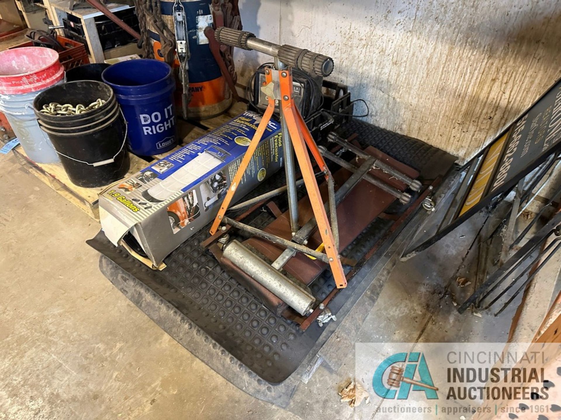 (LOT) FATIGUE MATS, ROLLER STANDS, BATTERY CHARGERS, AND FLUID EVACUATOR - Image 2 of 6