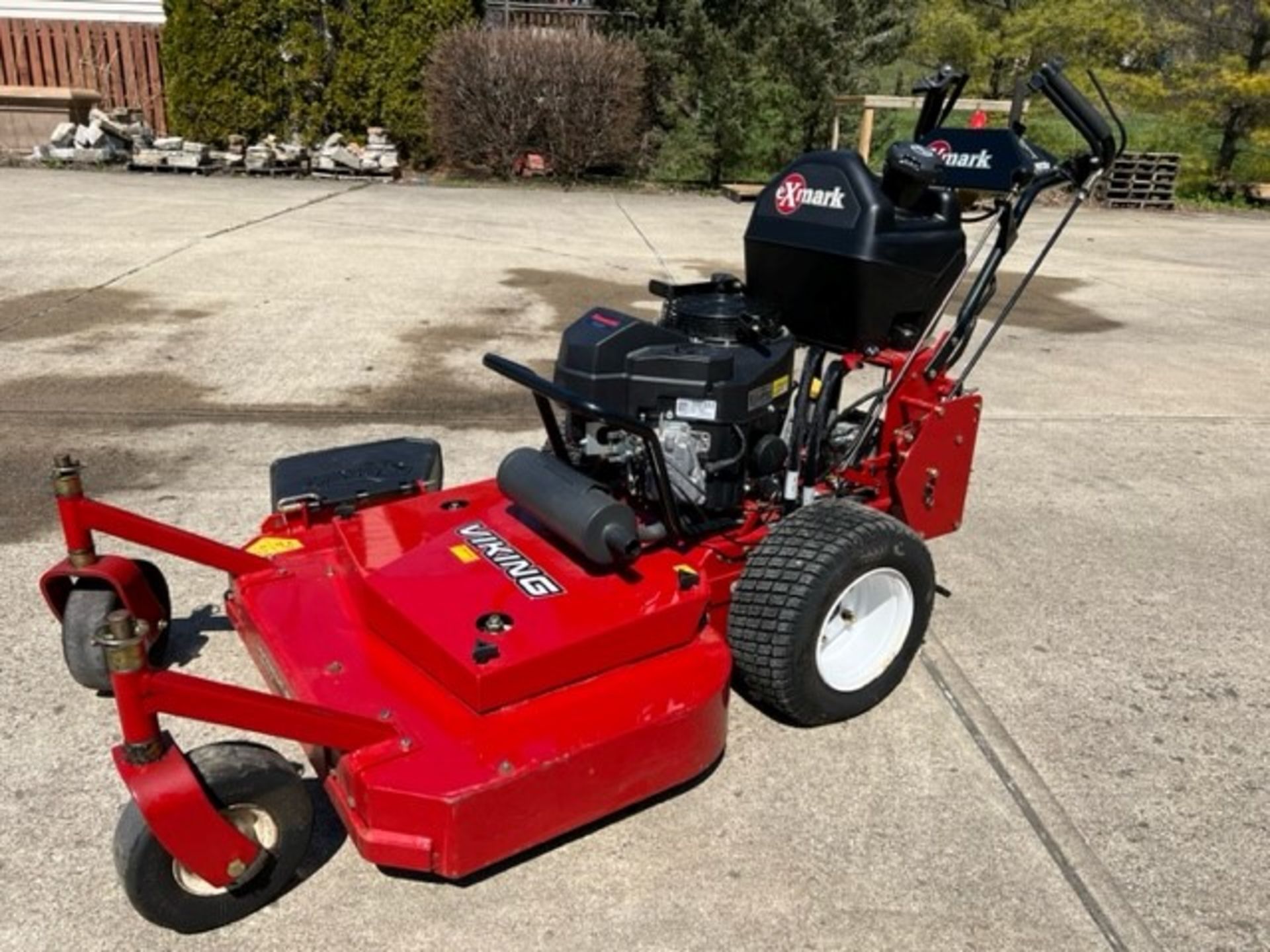 EXMARK VHS481GKA36200 VIKING HYDRO WALK BEHING SELF PROPELLED MOWER - Image 3 of 13