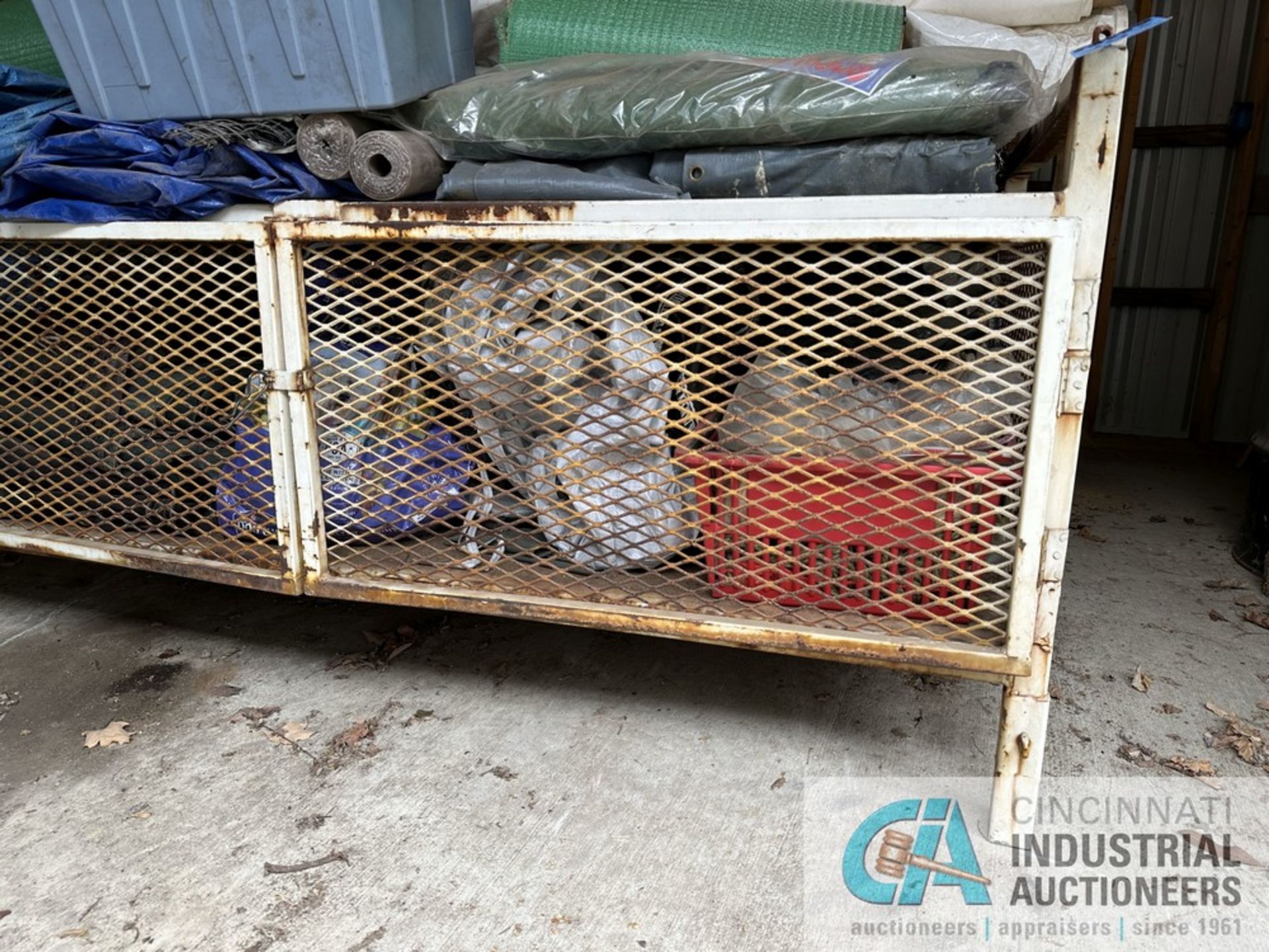 STEEL WIRE GRATED STORAGE BOX WITH MISCELLANEOUS TARPS *LOCATED IN SHED AT REAR OF BUILDING* - Image 2 of 6