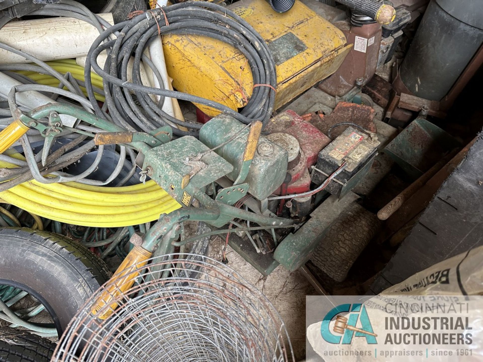 (LOT) CONTENTS OF SHED CONSISTING OF LANDSCAPE POWER EQUIPMENT PVC, GARDEN HOSE, STEPLADDERS * - Image 12 of 23