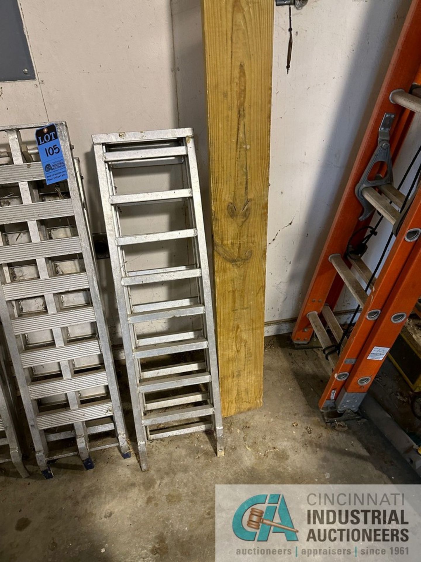 (LOT) ALUMINUM AND WOOD EQUIPMENT LOADING RAMPS - Image 3 of 4