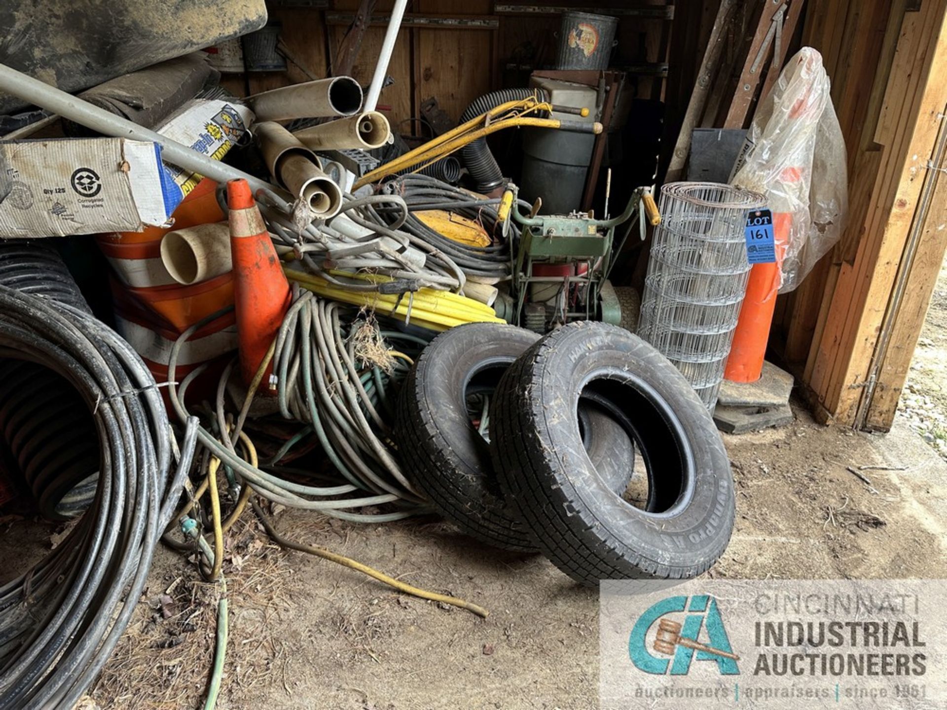 (LOT) CONTENTS OF SHED CONSISTING OF LANDSCAPE POWER EQUIPMENT PVC, GARDEN HOSE, STEPLADDERS * - Image 11 of 23