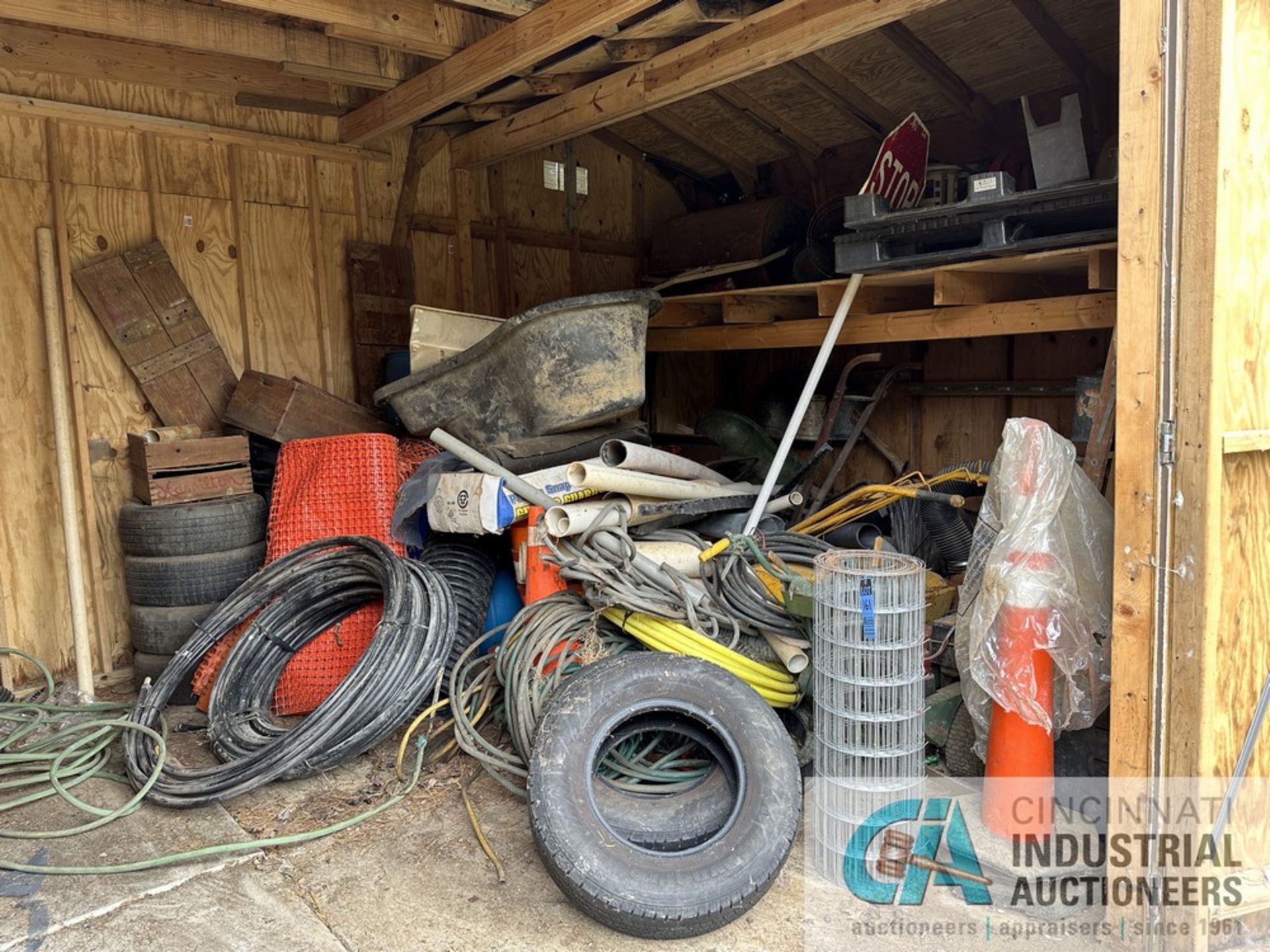 (LOT) CONTENTS OF SHED CONSISTING OF LANDSCAPE POWER EQUIPMENT PVC, GARDEN HOSE, STEPLADDERS *