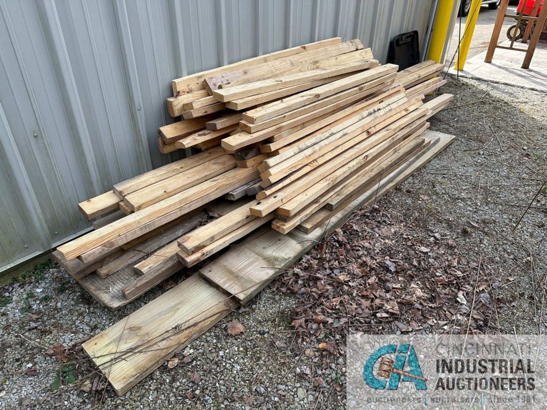 (LOT) MISCELLANEOUS PVC AND LUMBER