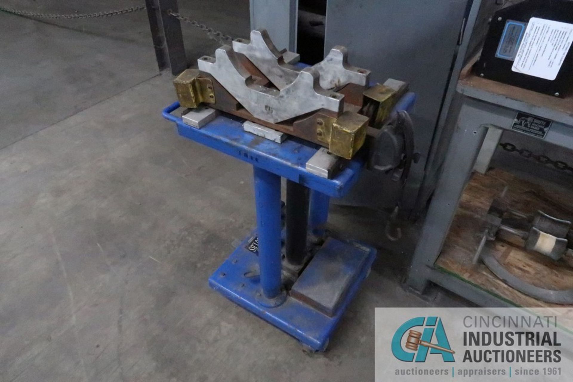 (LOT) EXTRUDER PARTS, MPI COUNTER, BRUTE MACHINE BASE, HD BENCH, DIE LIFT CART, 2-DOOR CABINET - Image 3 of 4