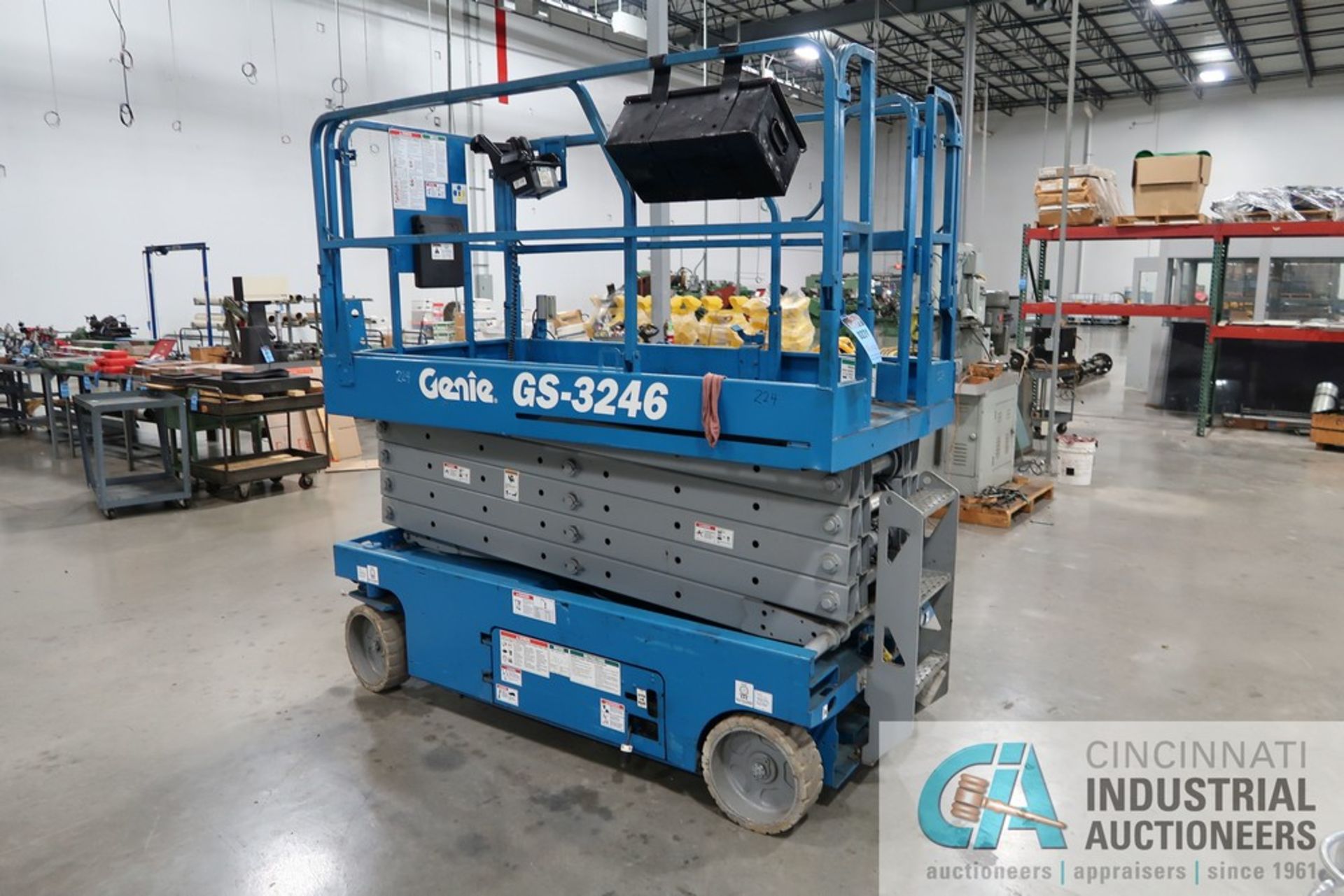 ****GENIE MODEL GS-3246 ELECTRIC SCISSOR LIFT; S/N GS4604-61353, 32' MAX PLATFORM HEIGHT, 43" X 86" - Image 3 of 10