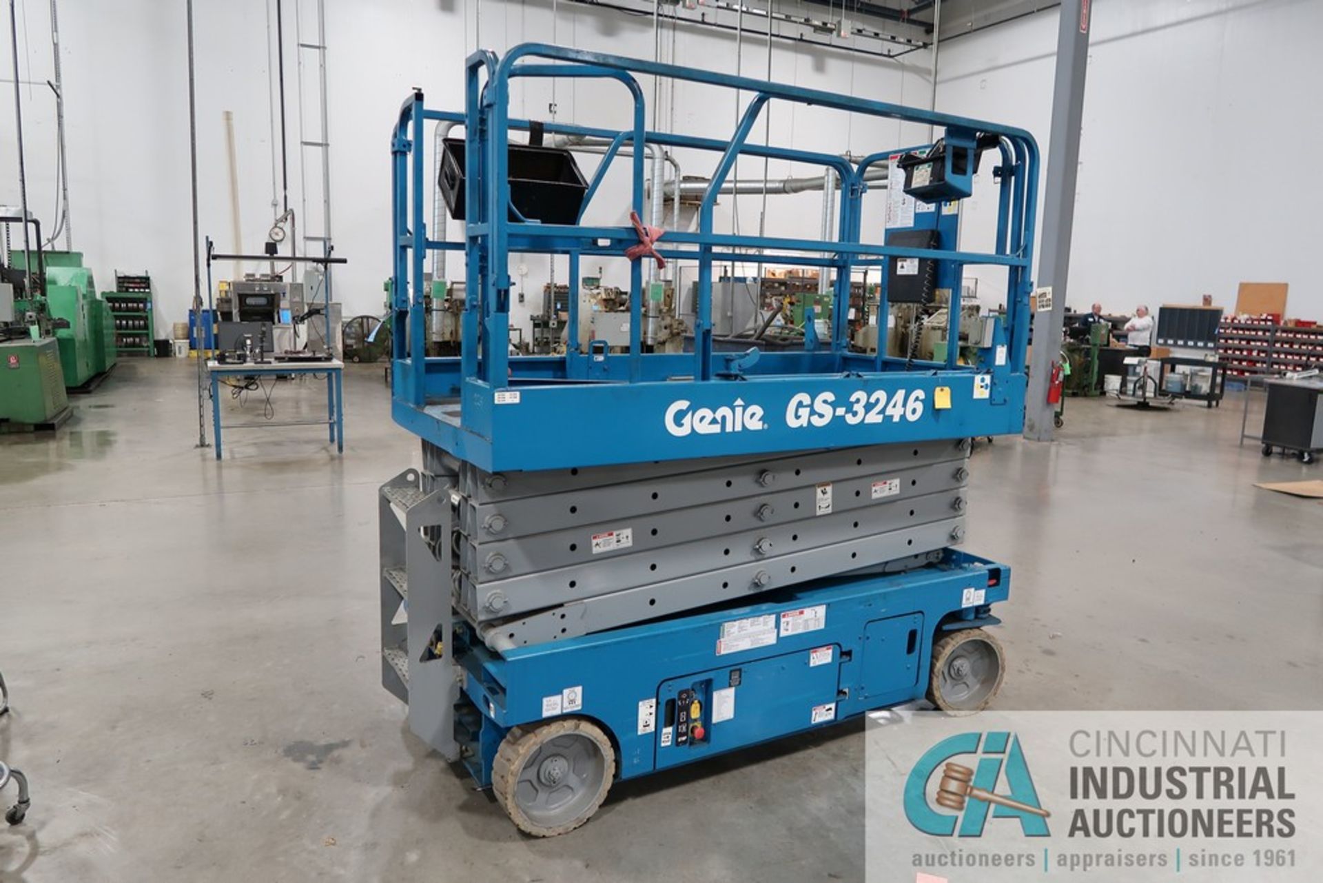 ****GENIE MODEL GS-3246 ELECTRIC SCISSOR LIFT; S/N GS4604-61353, 32' MAX PLATFORM HEIGHT, 43" X 86" - Image 4 of 10