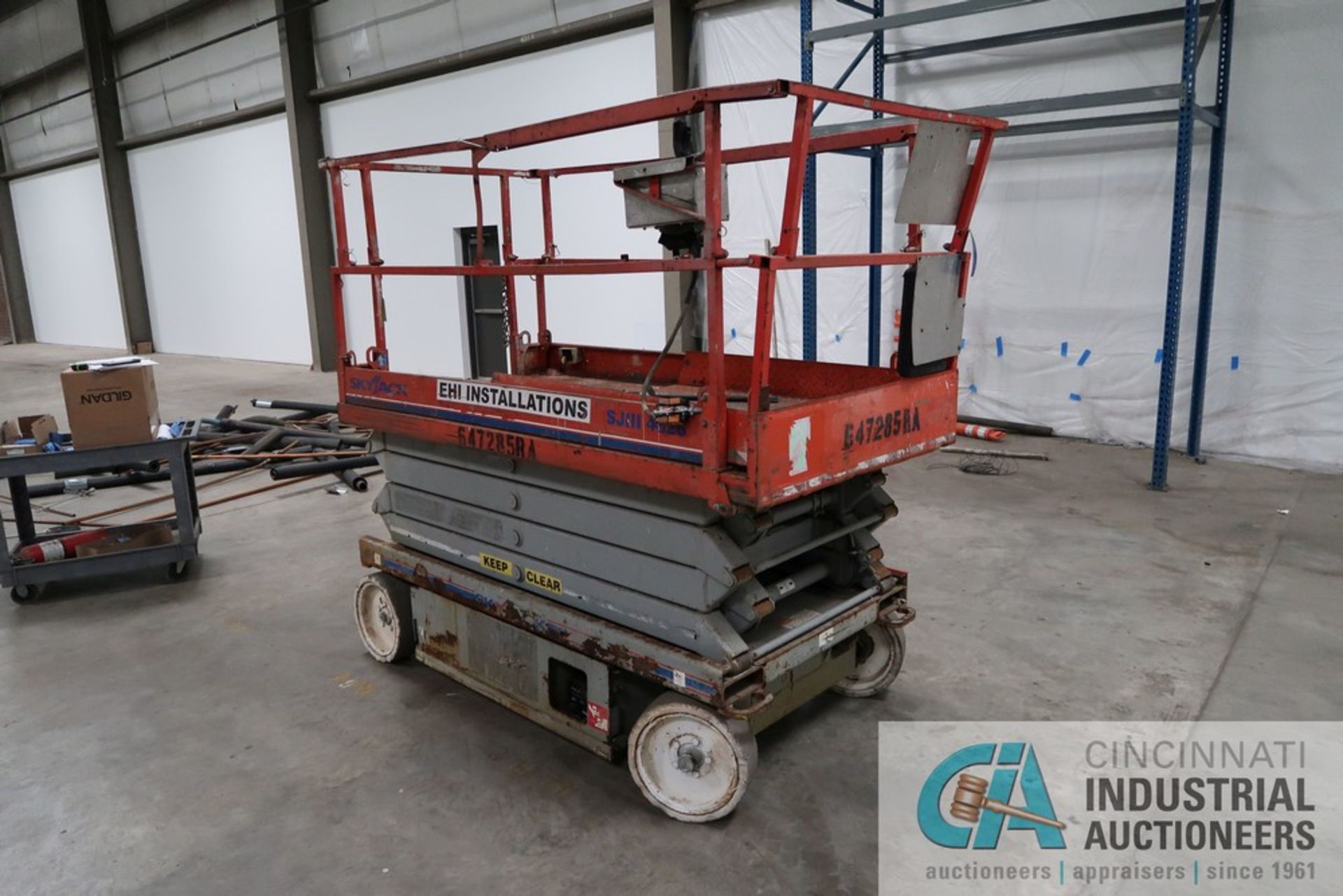 SKYJACK MODEL SJ4626 ELECTRIC DRIVE SCISSOR LIFT; S/N 716883, 82/106 X 44 EXPANDABLE