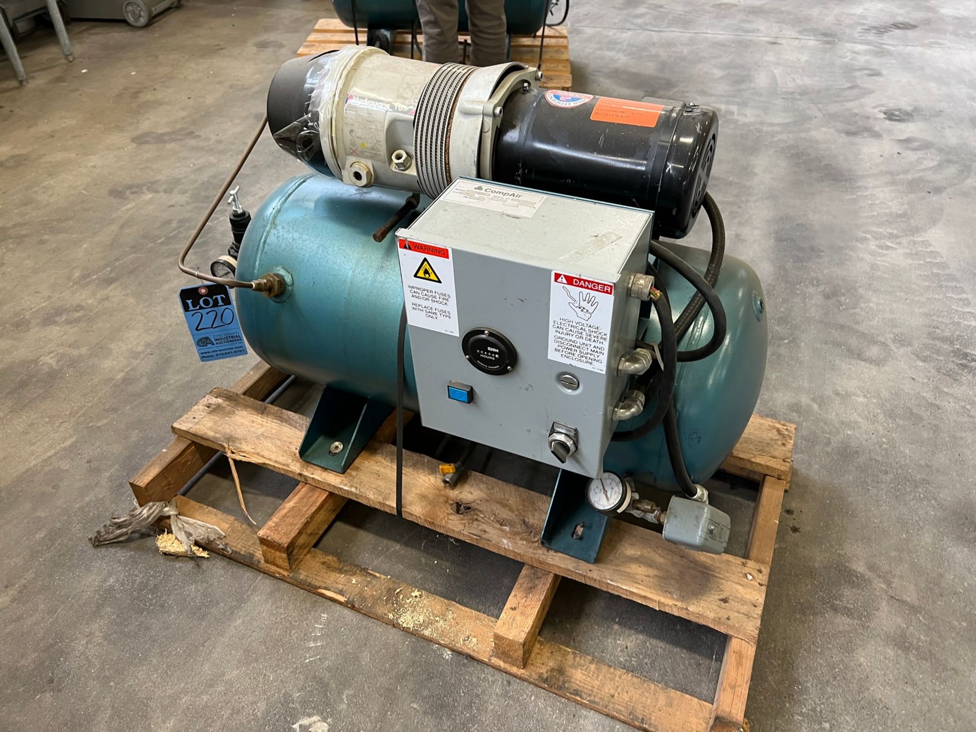 2 HP COMPAIR MODEL 10 PURS HYDROVANE ROTARY VAN TANK MOUNTED COMPRESSOR, 230 VOLT, 1-PHASE