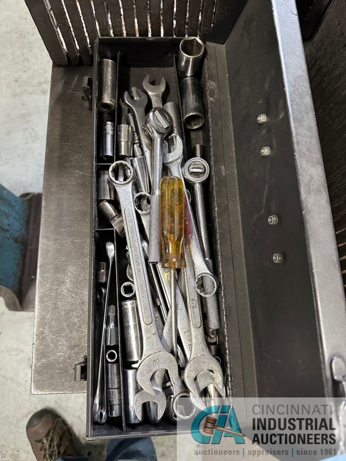 (LOT) WRENCHES AND SOCKETS - Image 2 of 3