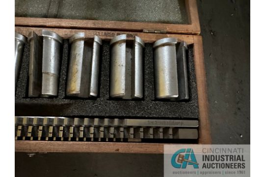 DUMONT BROACH SET