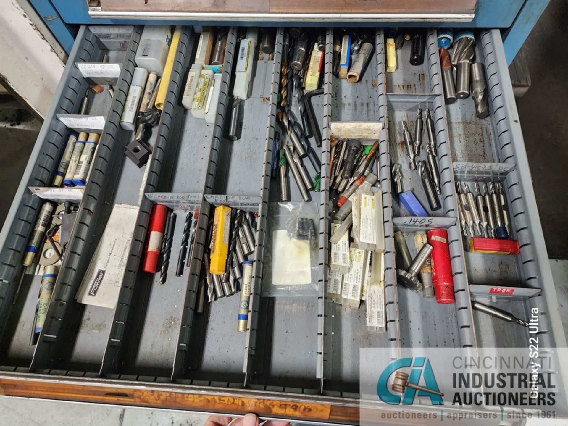 10-DRAWER TOOLING CABINET WITH PERISHABLE TOOLING AND 2-DOOR CABINET WITH OTHER TOOLING - Image 3 of 10
