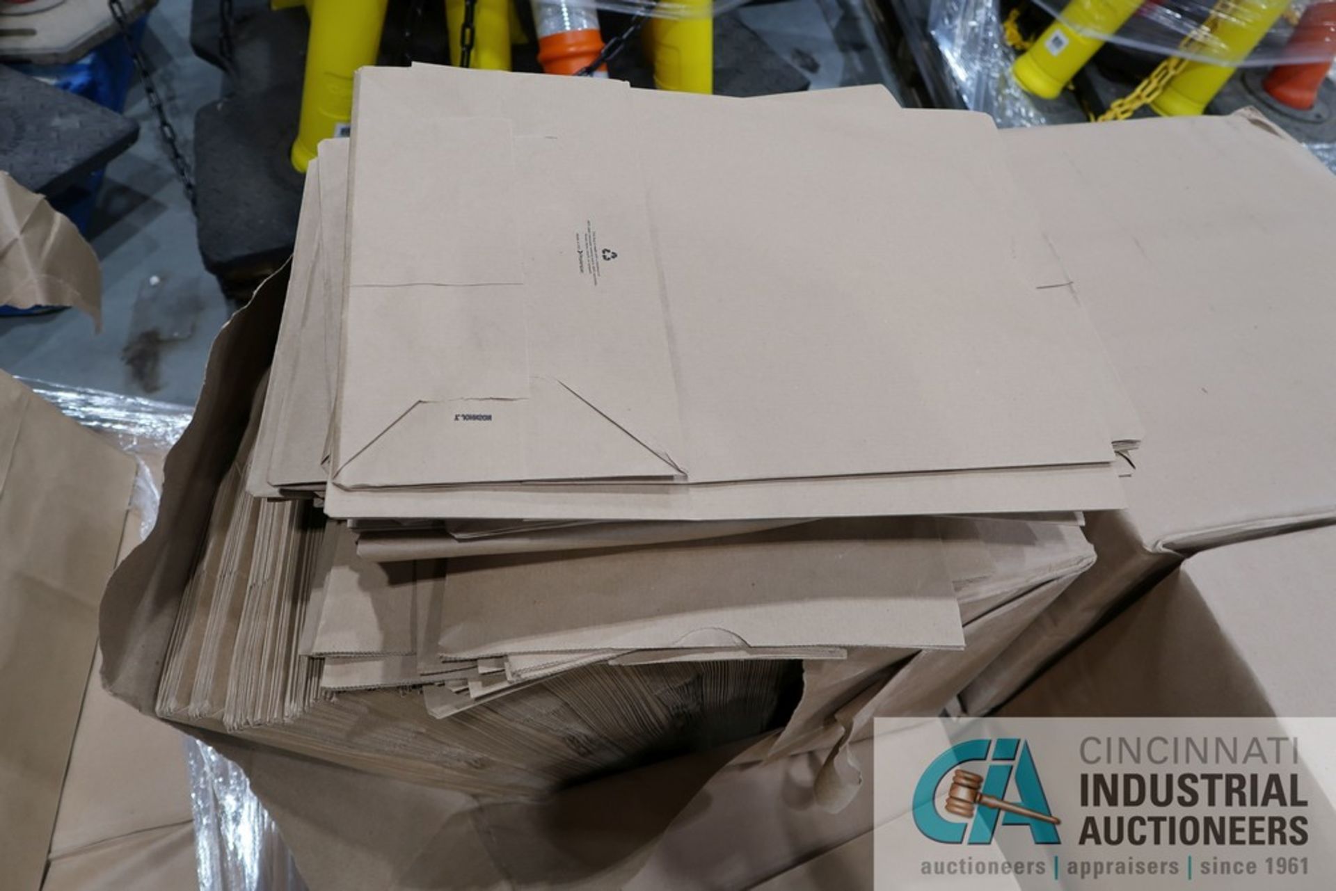 (LOT) (18) CASES 1/6 PAPER BAGS, 400 PACK, (1) SKID MISCELLANEOUS CORRUGATED CARDBOARD BOXES - Image 3 of 4