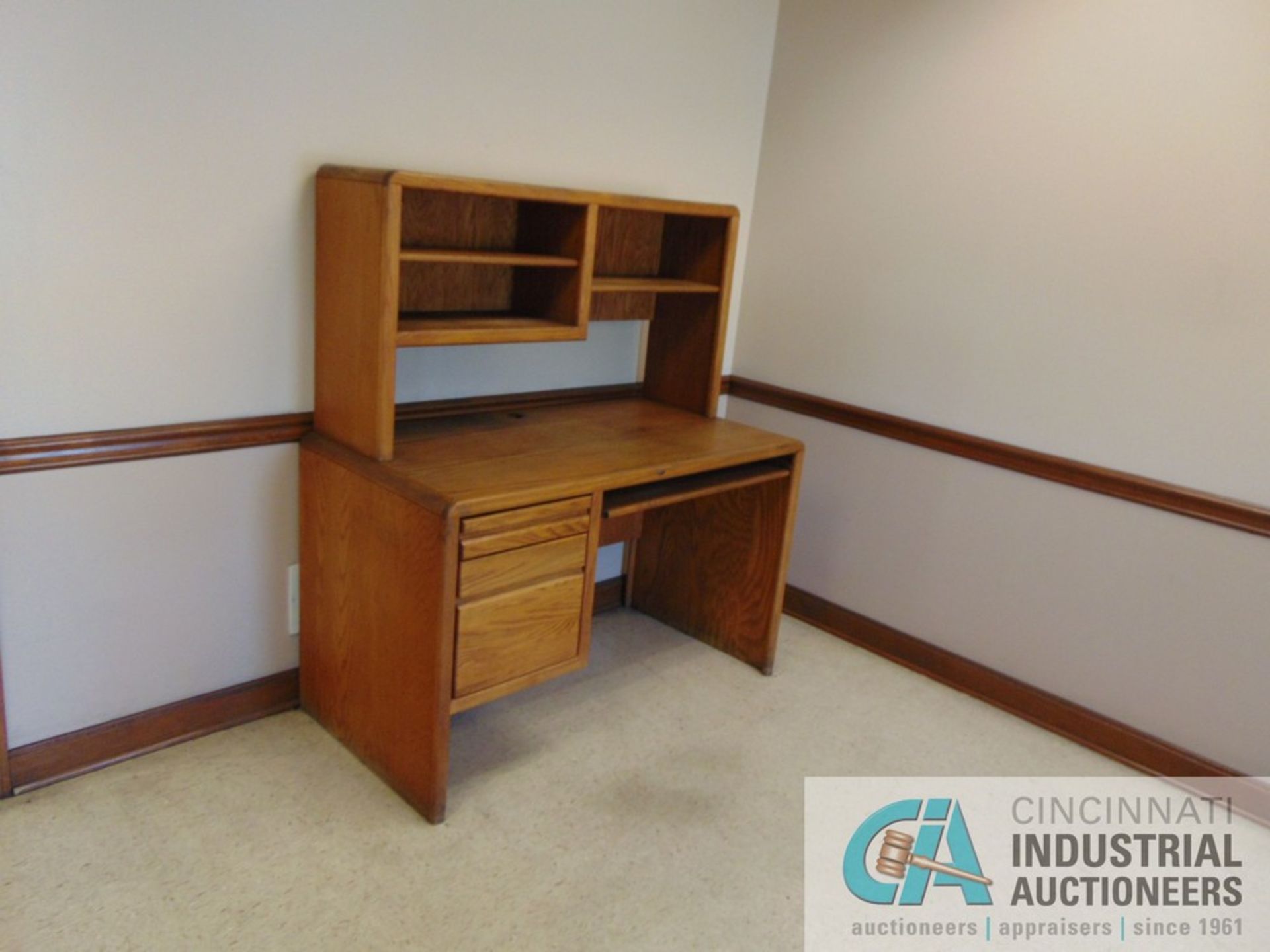 (LOT) OFFICE FURNITURE - DESKS, CABINETS, & CHAIRS - NO ELECTRONICS, PHONES, OR PERSONAL ITEMS - Image 2 of 6