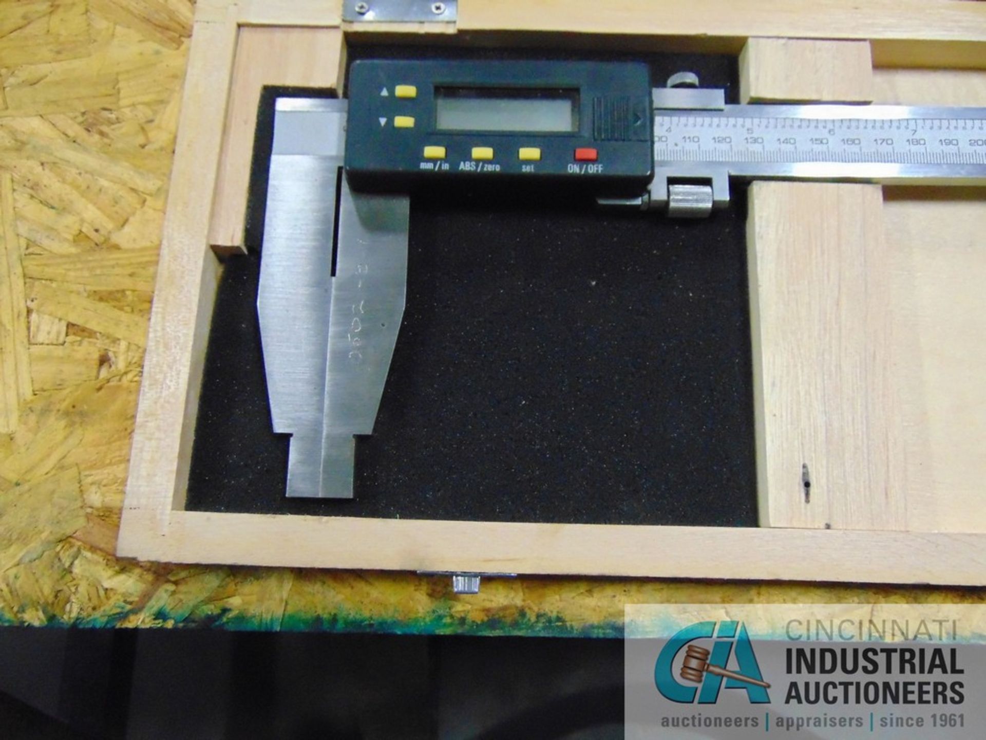 20" SS ELECTRONIC DIGITAL CALIPERS - Image 2 of 3