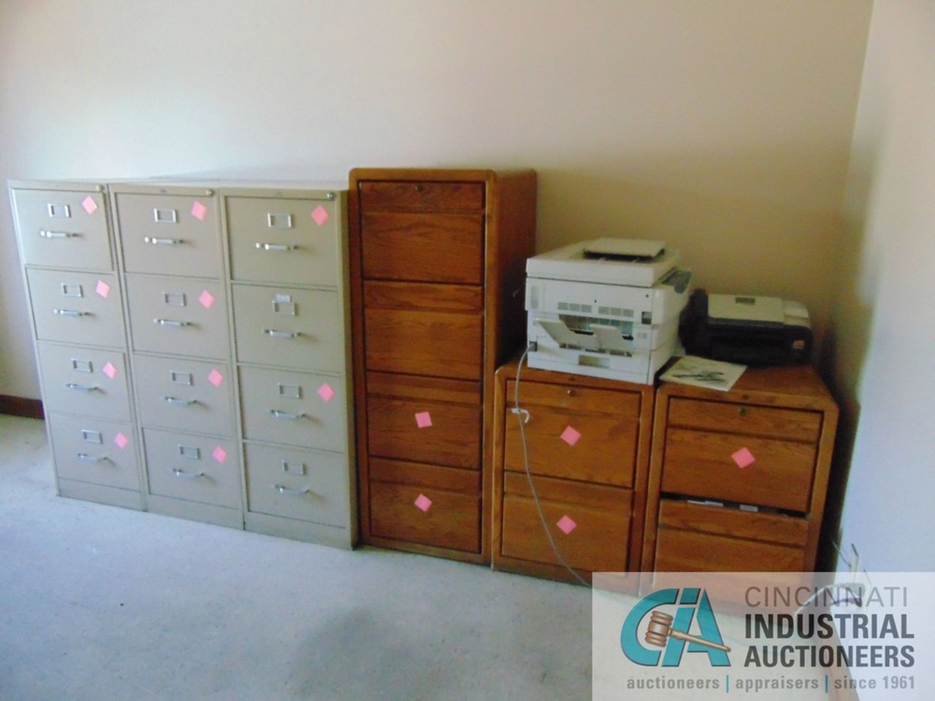 (LOT) OFFICE FURNITURE - DESKS, CABINETS, & CHAIRS - NO ELECTRONICS, PHONES, OR PERSONAL ITEMS - Image 5 of 6