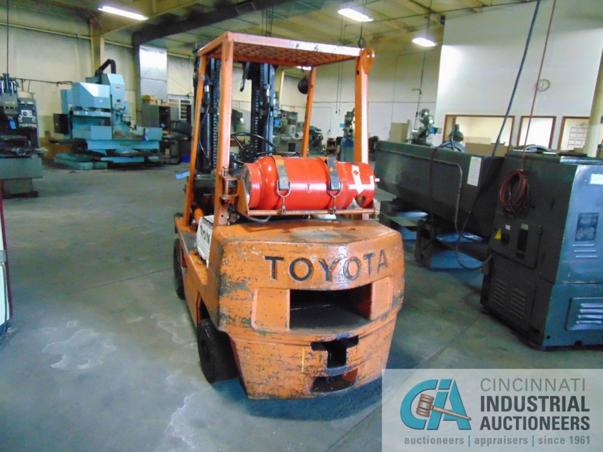 6,000 LB. TOYOTA MODEL FGC30 LP GAS SOLID TIRE LIFT TRUCK; S/N 10358, 169" LIFT HEIGHT, 48" FORKS, - Image 2 of 7