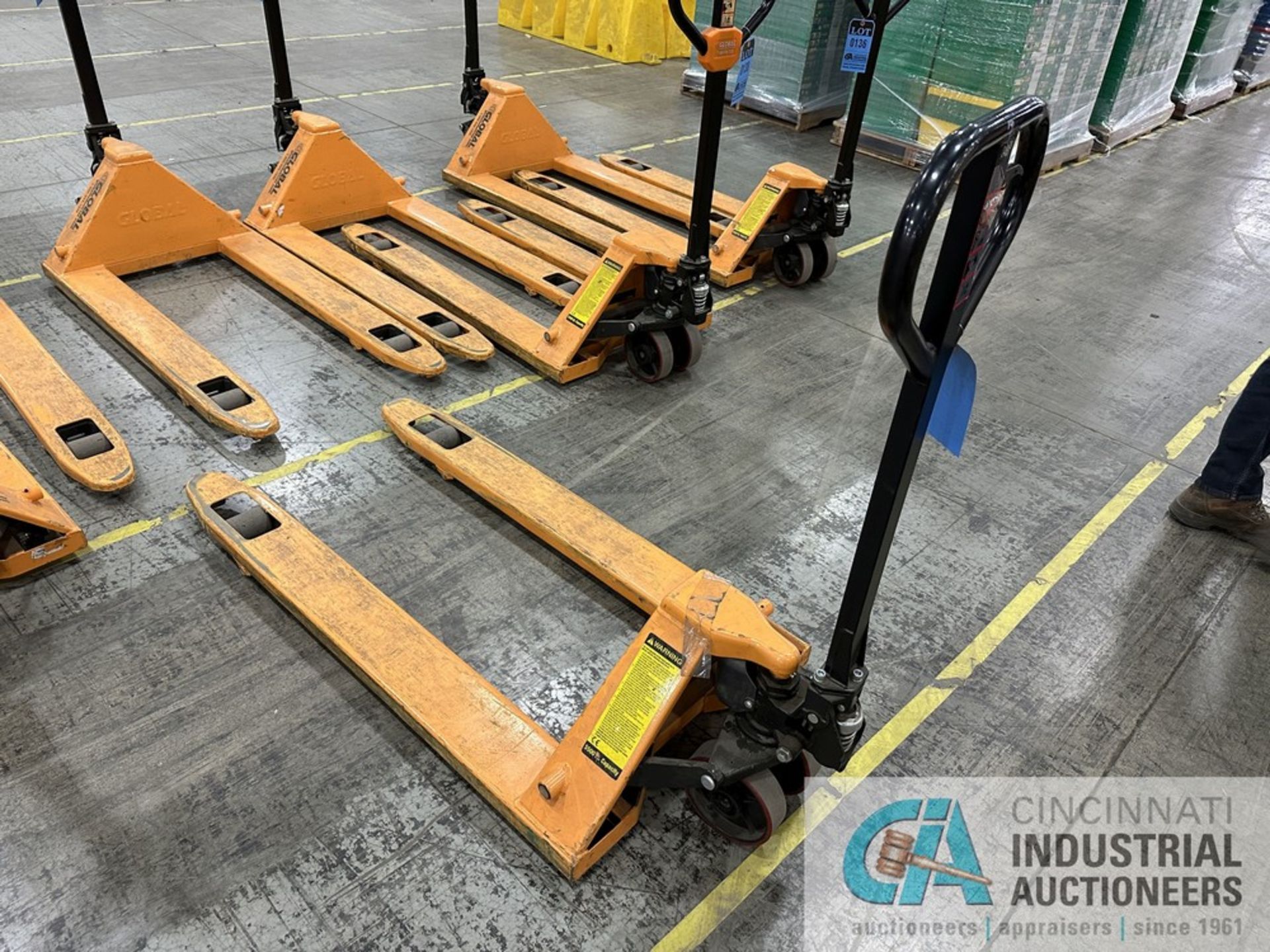 5500 LB. GLOBAL HYDRAULIC PALLET TRUCK - Image 2 of 2