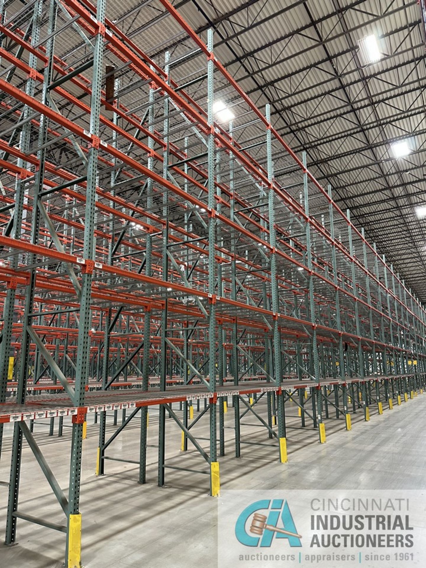 42" X 28'H TEARDROP STYLE PALLET RACK UPRIGHTS, 3" X 3" COLUMN (GREEN) - Image 3 of 14