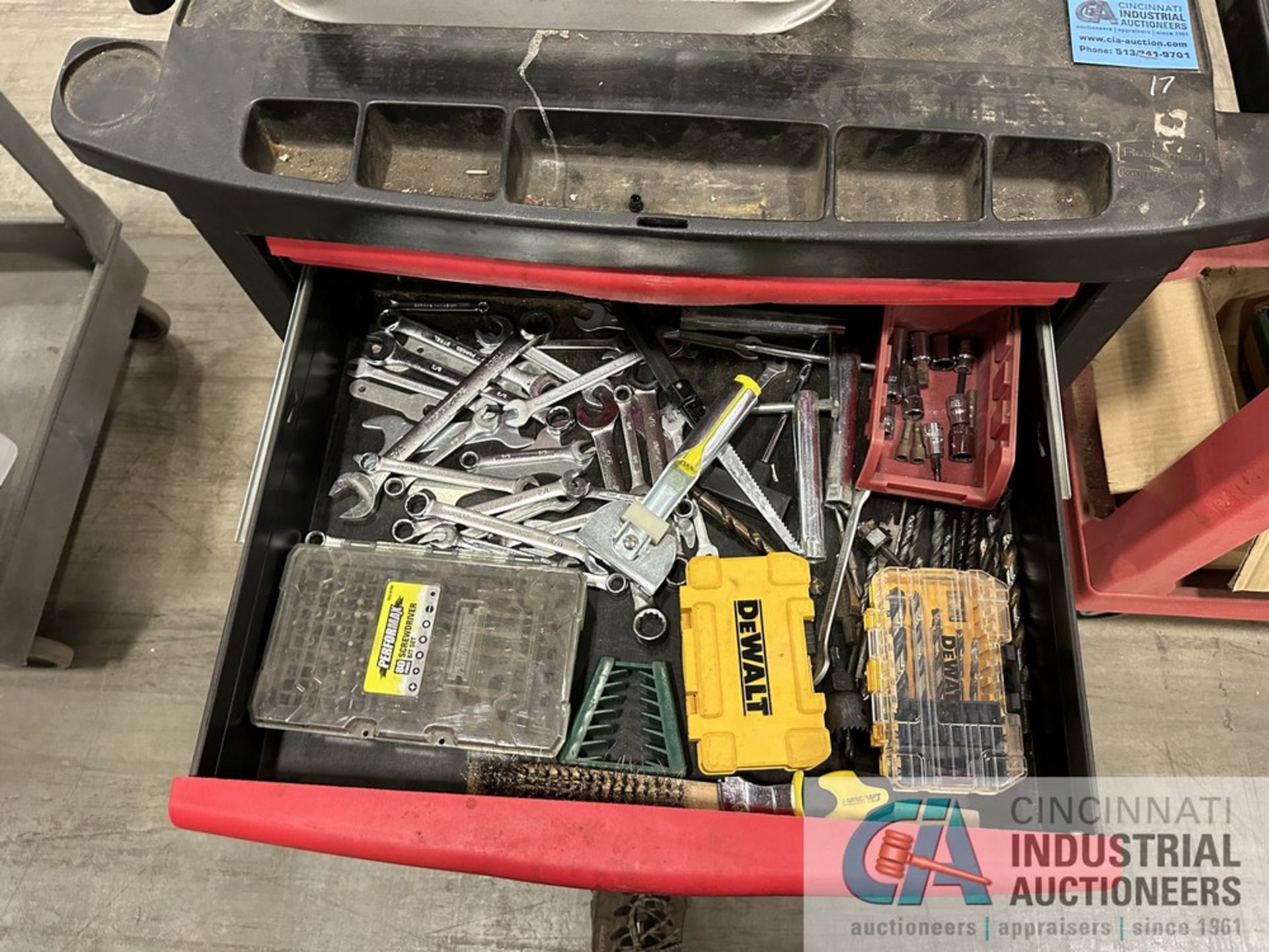 5-DRAWER PORTABLE TOOLBOX WITH ASSORTED HAND TOOLS - Image 5 of 7