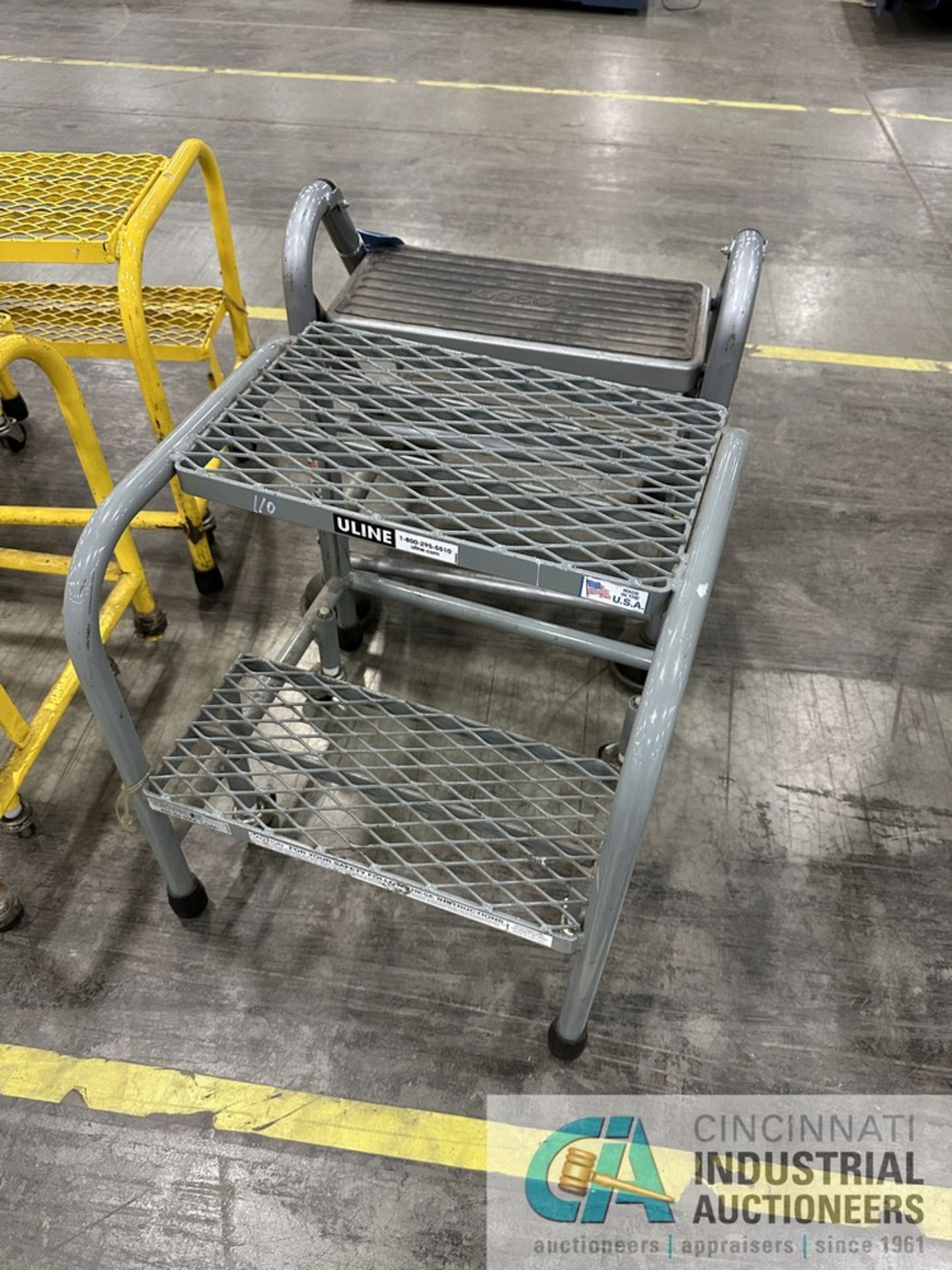 20" PORTABLE SHOP STEP STOOLS - Image 2 of 2