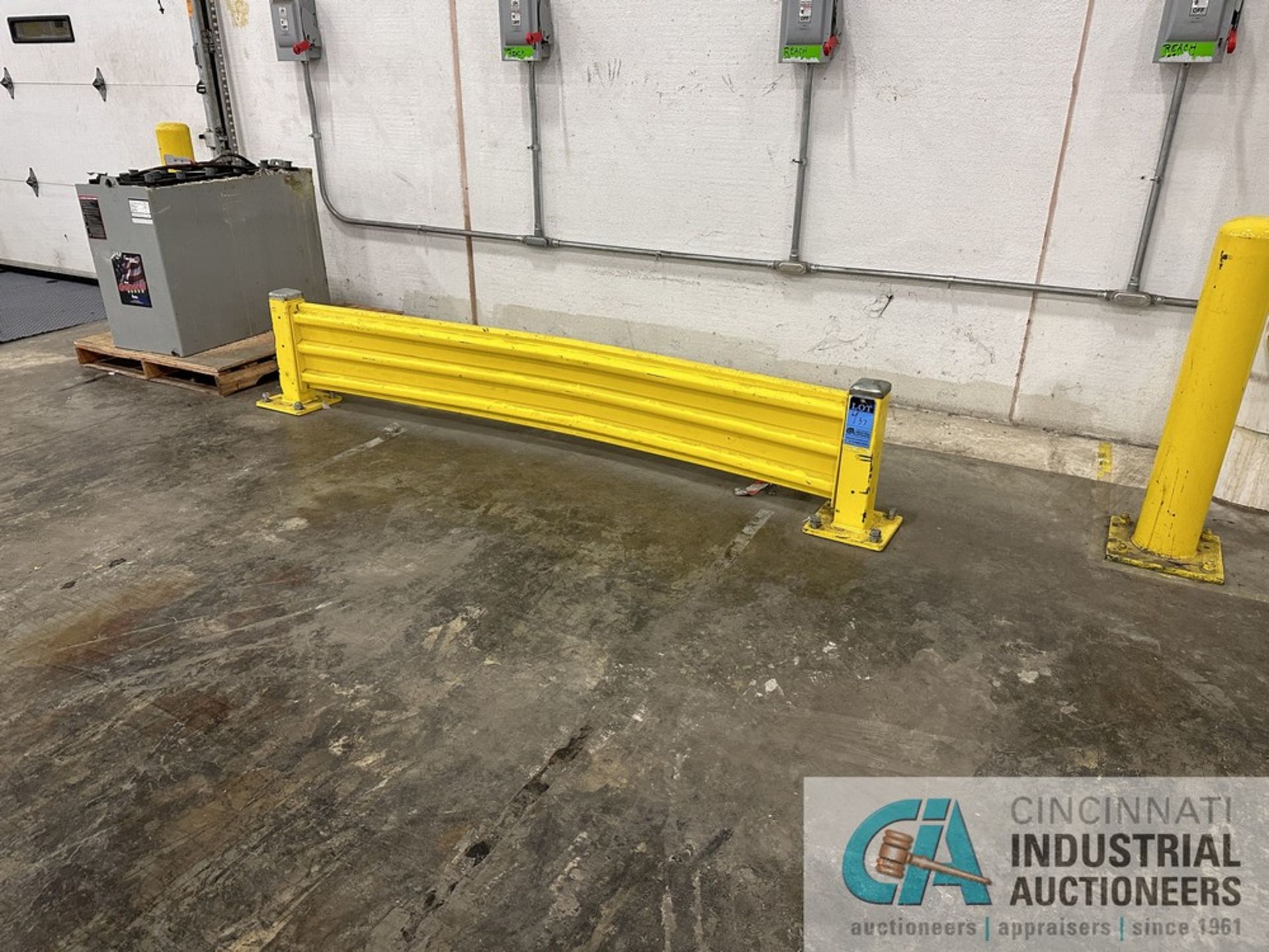 (LOT) APPROX. 75' LINEARFT. OF 12" WIDE YELLOW GUARDRAIL WITH (4) 42" POSTS AND (11) 18" POSTS **$ - Image 2 of 4