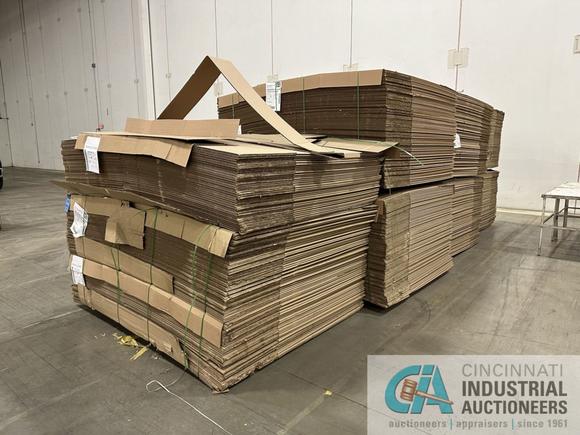 (LOT) 4 SKIDS OF 48" X 40" X 48" GAYLORD BOXES APPROX. 550 TOTAL PCS **$250.00 LOADING FEE** - Image 3 of 4