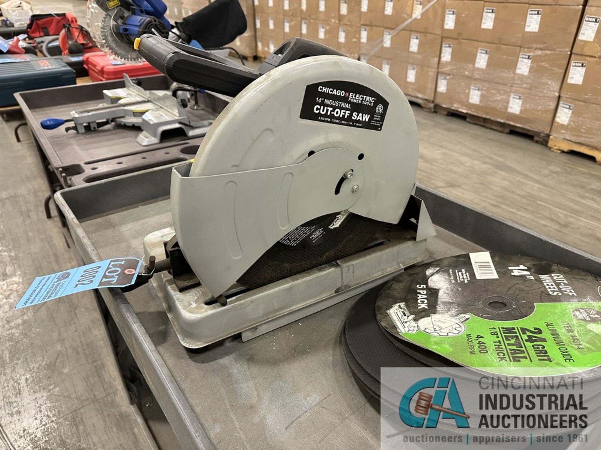 14" CHICAGO ABRASIVE CHOP SAW WITH (4) CUT-OFF WHEELS AND RUBBERMAID CARTS - Image 3 of 5