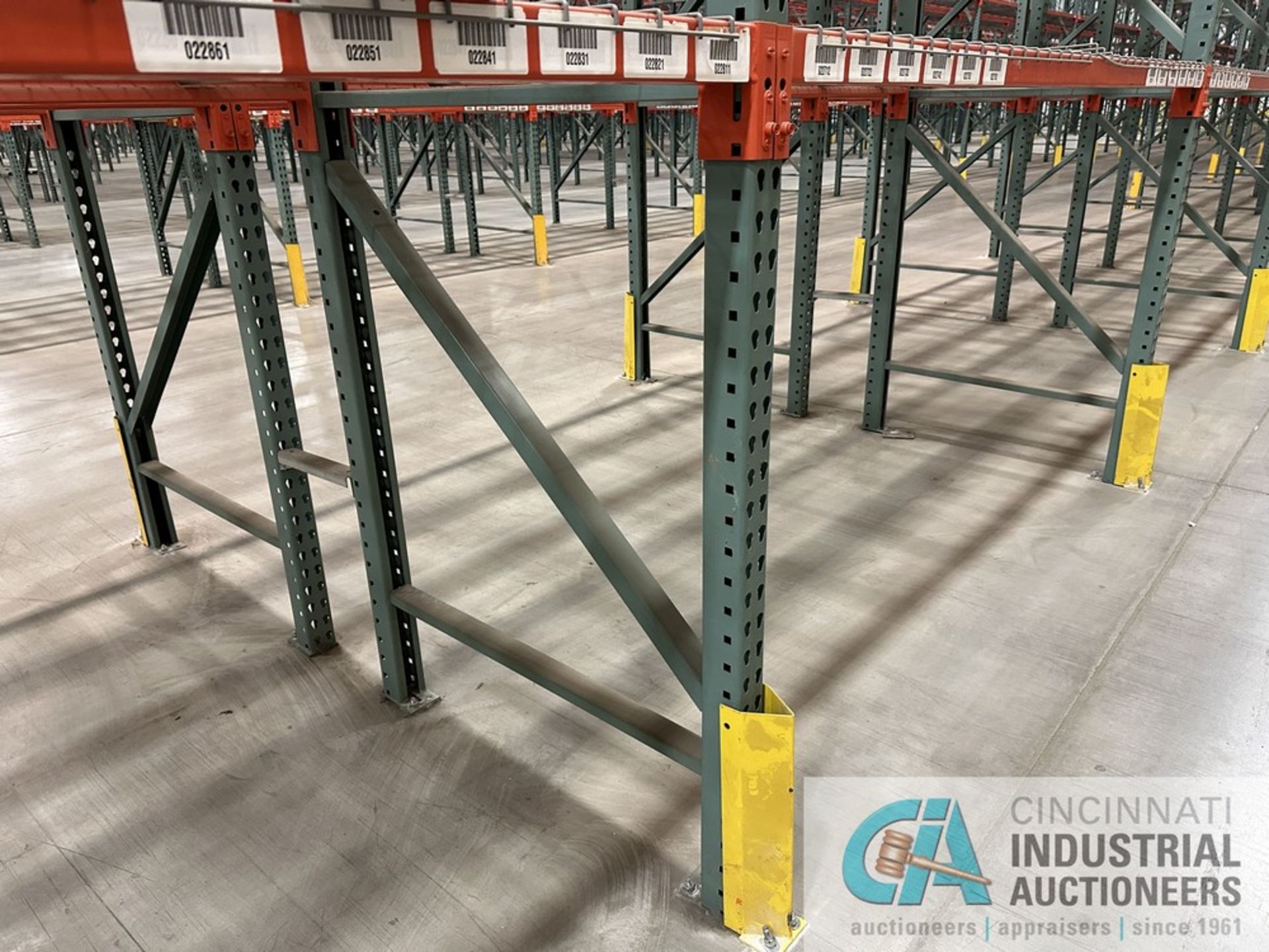 42" X 28'H TEARDROP STYLE PALLET RACK UPRIGHTS, 3" X 3" COLUMN (GREEN) - Image 8 of 14