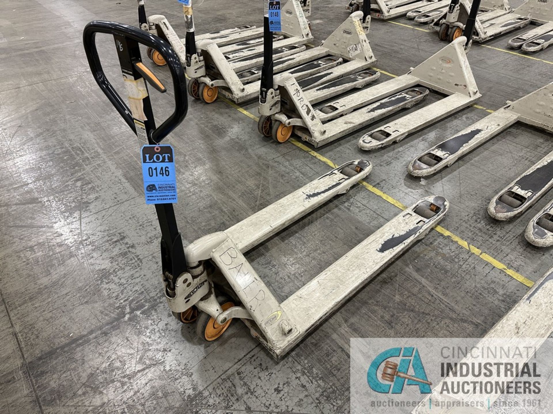 5000 LB. (EST) CROWN HYDRAULIC PALLET TRUCK