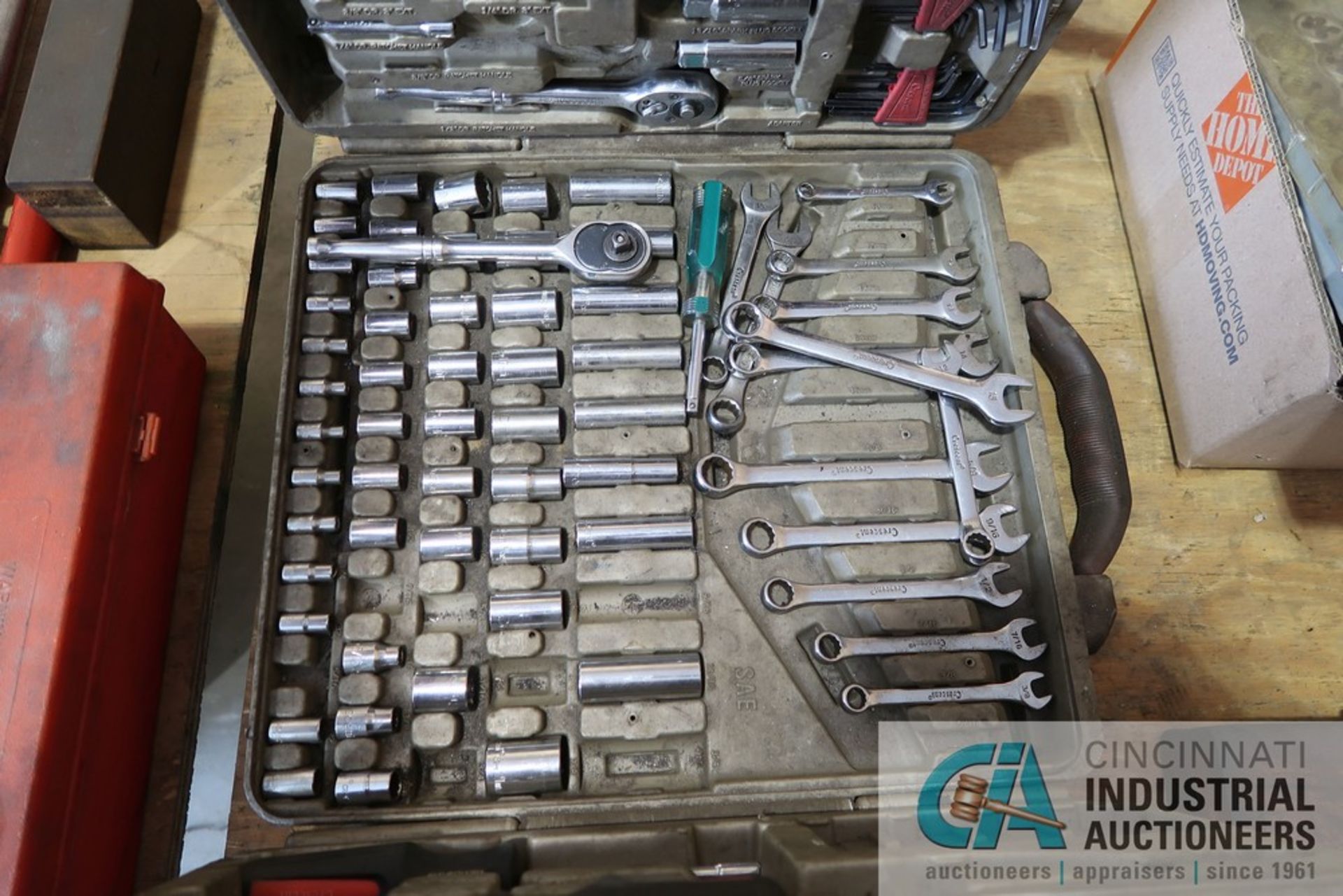 (LOT) WRENCHES & SOCKET SET - Image 3 of 3