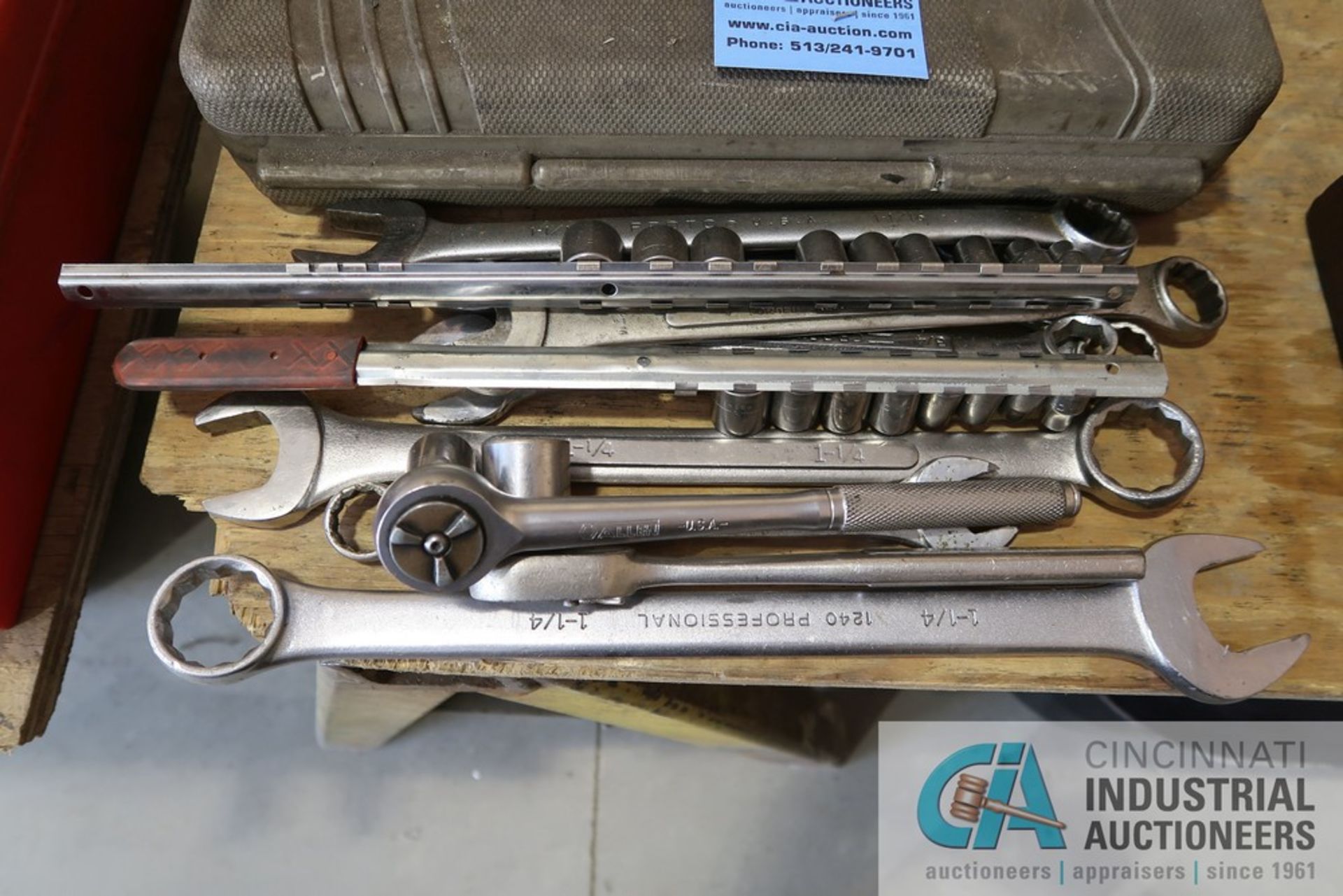 (LOT) WRENCHES & SOCKET SET - Image 2 of 3