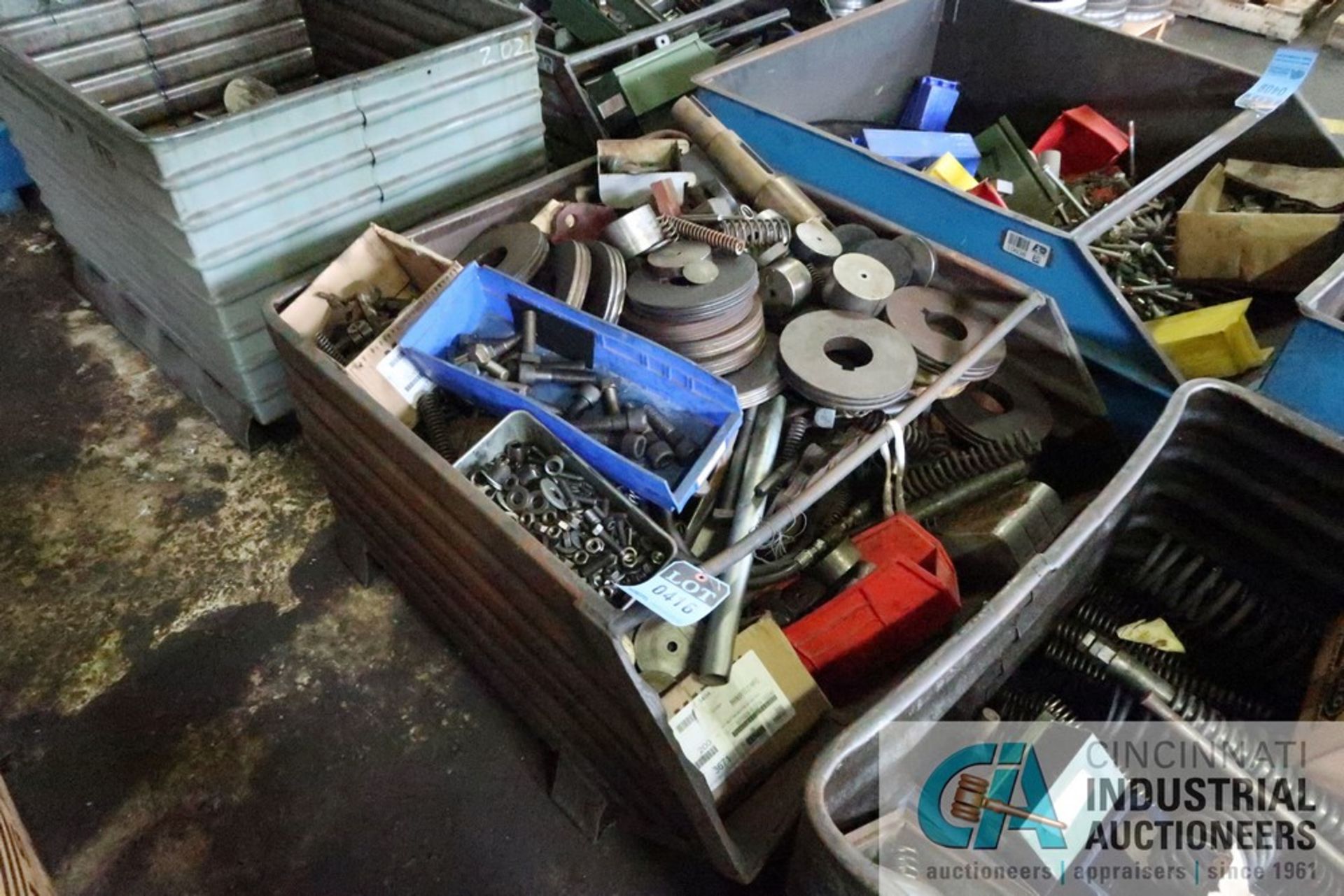 (LOT) ASSORTED HEADER TOOLING AND MACHINE PARTS WITH STEEL TUB