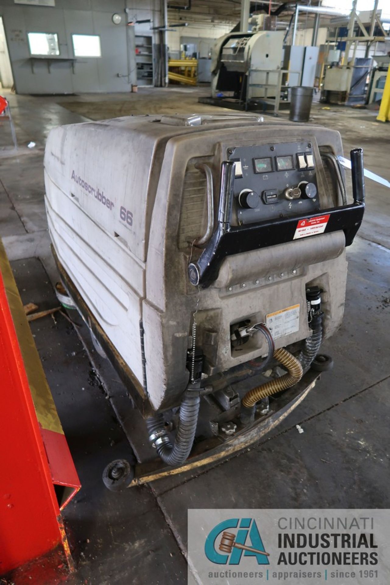 AMERICAN LINCOLN AUTO SCRUBBER 66 WALK BEHIND FLOOR SCRUBBER; S/N 11374, 4,515 HOURS - Image 3 of 5