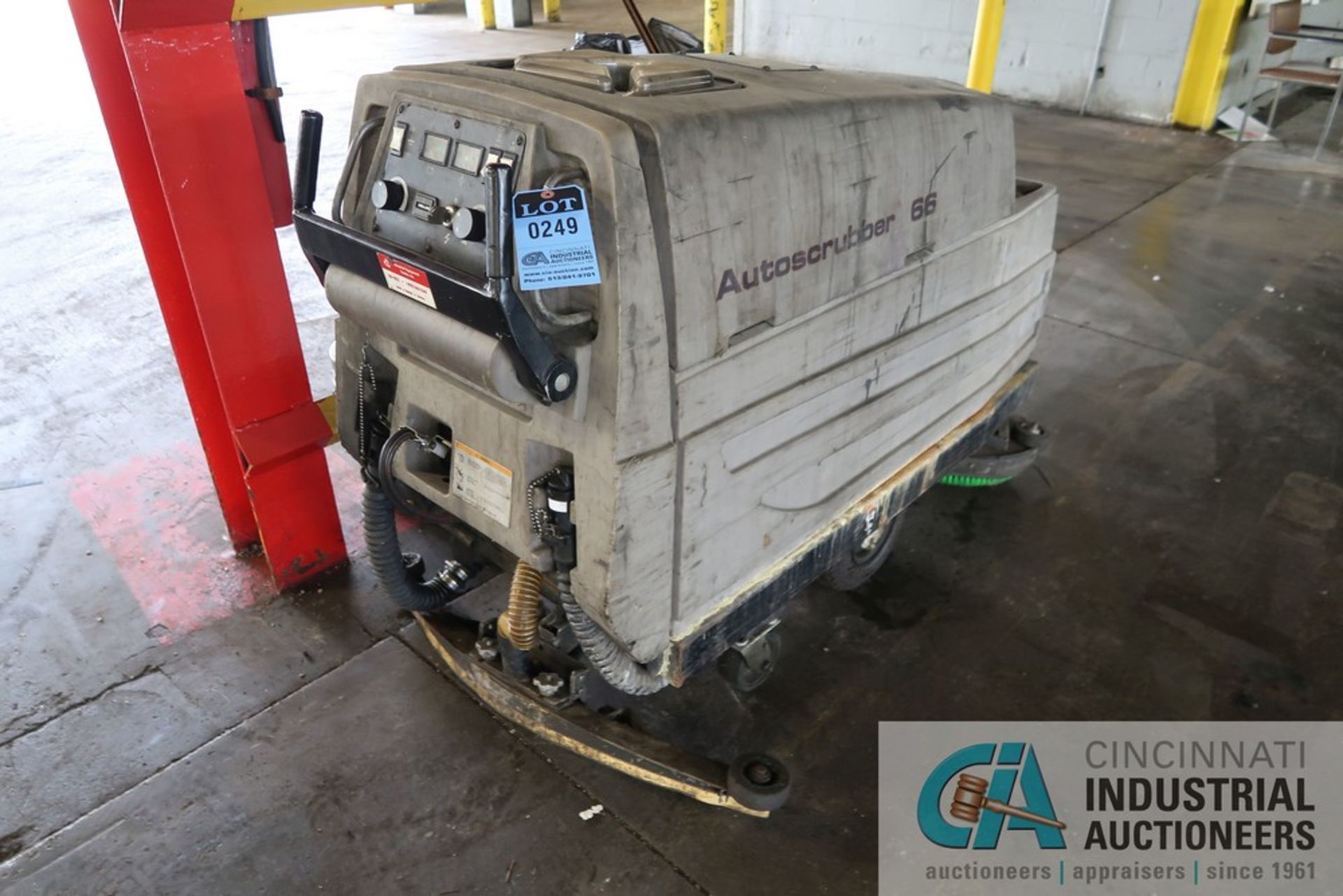 AMERICAN LINCOLN AUTO SCRUBBER 66 WALK BEHIND FLOOR SCRUBBER; S/N 11374, 4,515 HOURS
