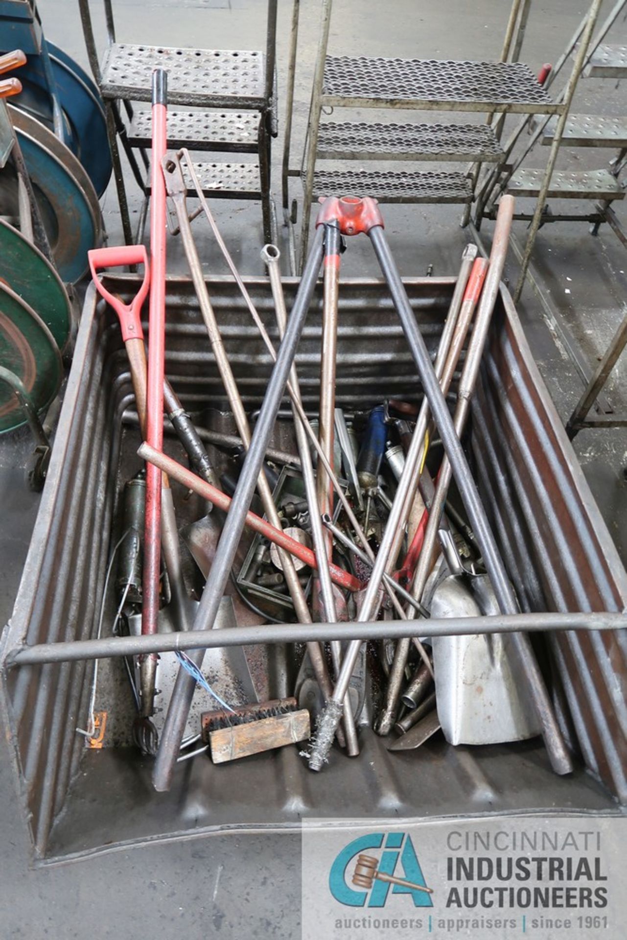 (LOT) LONG HANDLED TOOLS WITH STEEL TUB - Image 2 of 2