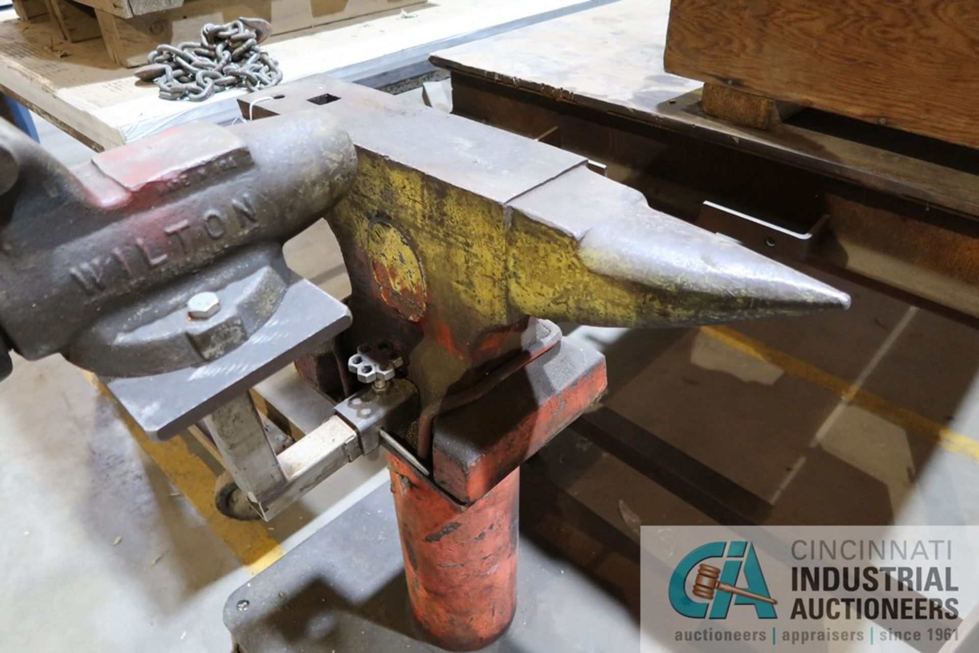 VULCAN PORTABLE STAND MOUNTED ANVIL WITH 4" WILTON VISE - Image 3 of 3