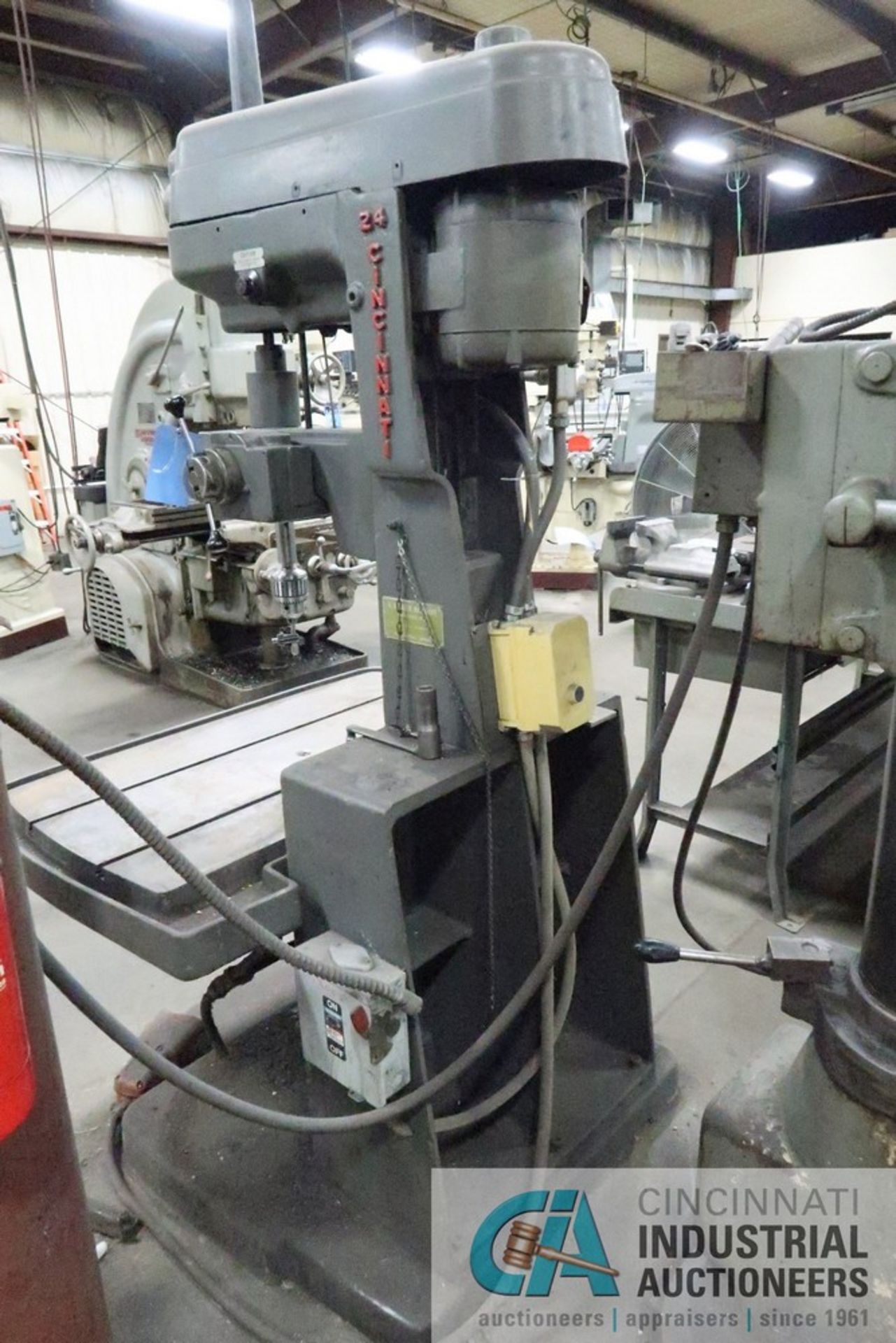 24" CINCINNATI DRILL PRESS; S/N 1LC2L5L-5A, 43" X 24" TABLE, SPINDLE SPEED TO 3,500 RPM **LOCATED AT - Image 2 of 6