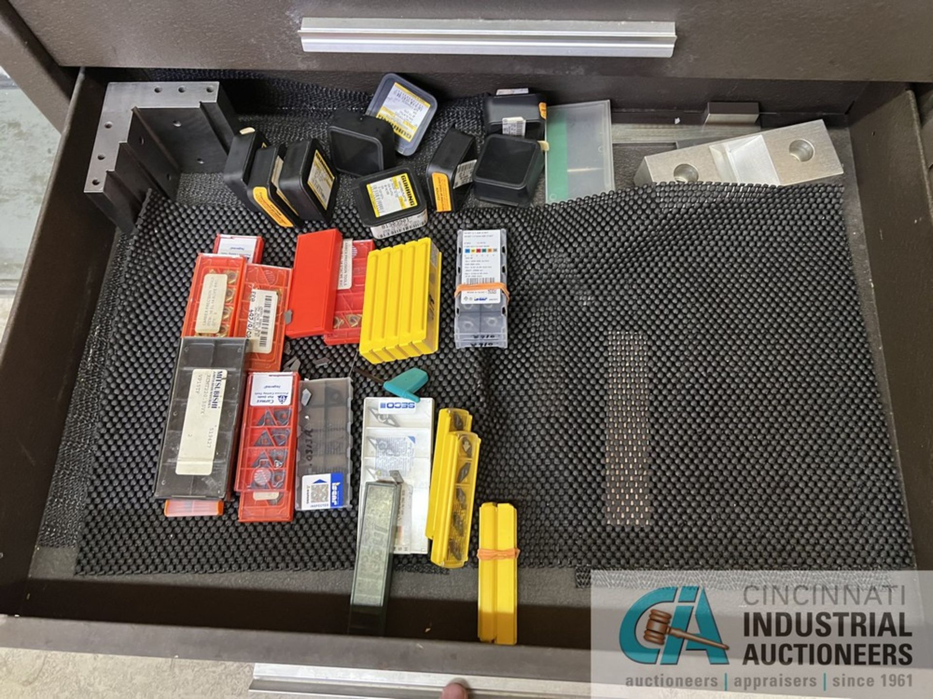 KENNEDY PORTABLE TOOLBOX WITH CONTENTS - Image 4 of 5