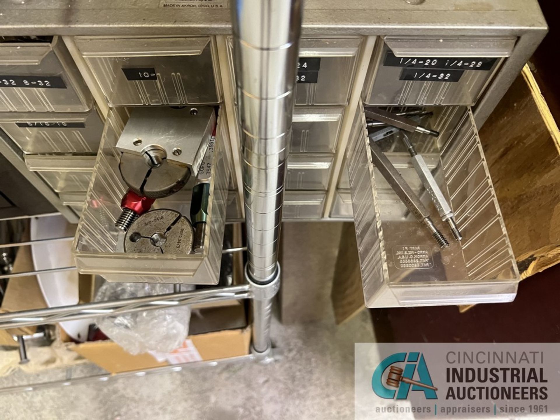 KENNEDY TOOLBOX AND PIGEON HOLE CABINET WITH RING AND THREAD GAGES - Image 5 of 5