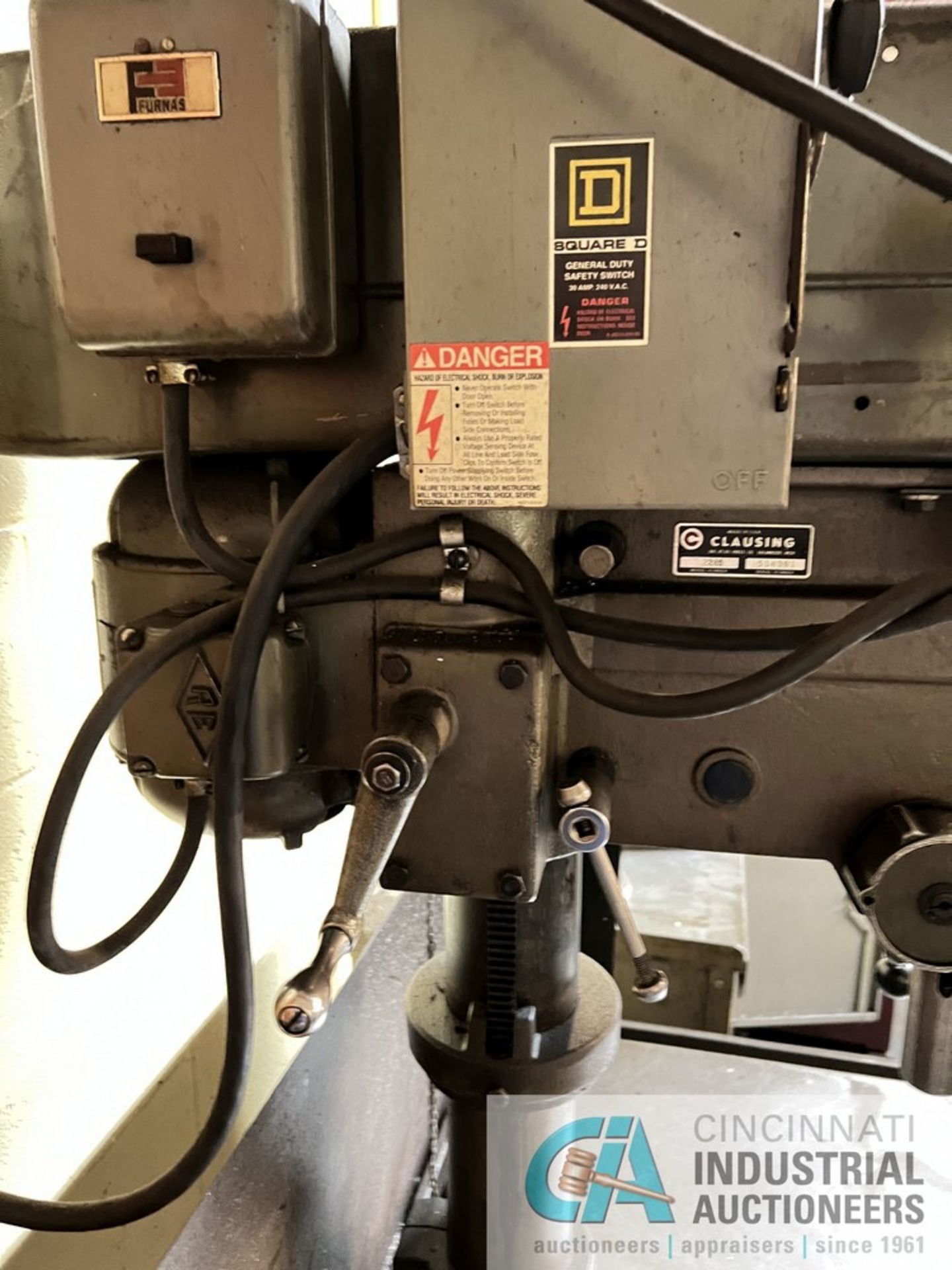 20" CLAUSING MODEL 2285 DRILL PRESS; S/N 514391, 40" X 22" TABLE, SPINDLE SPEEDS: 150-2,000 RPM ** - Image 4 of 6